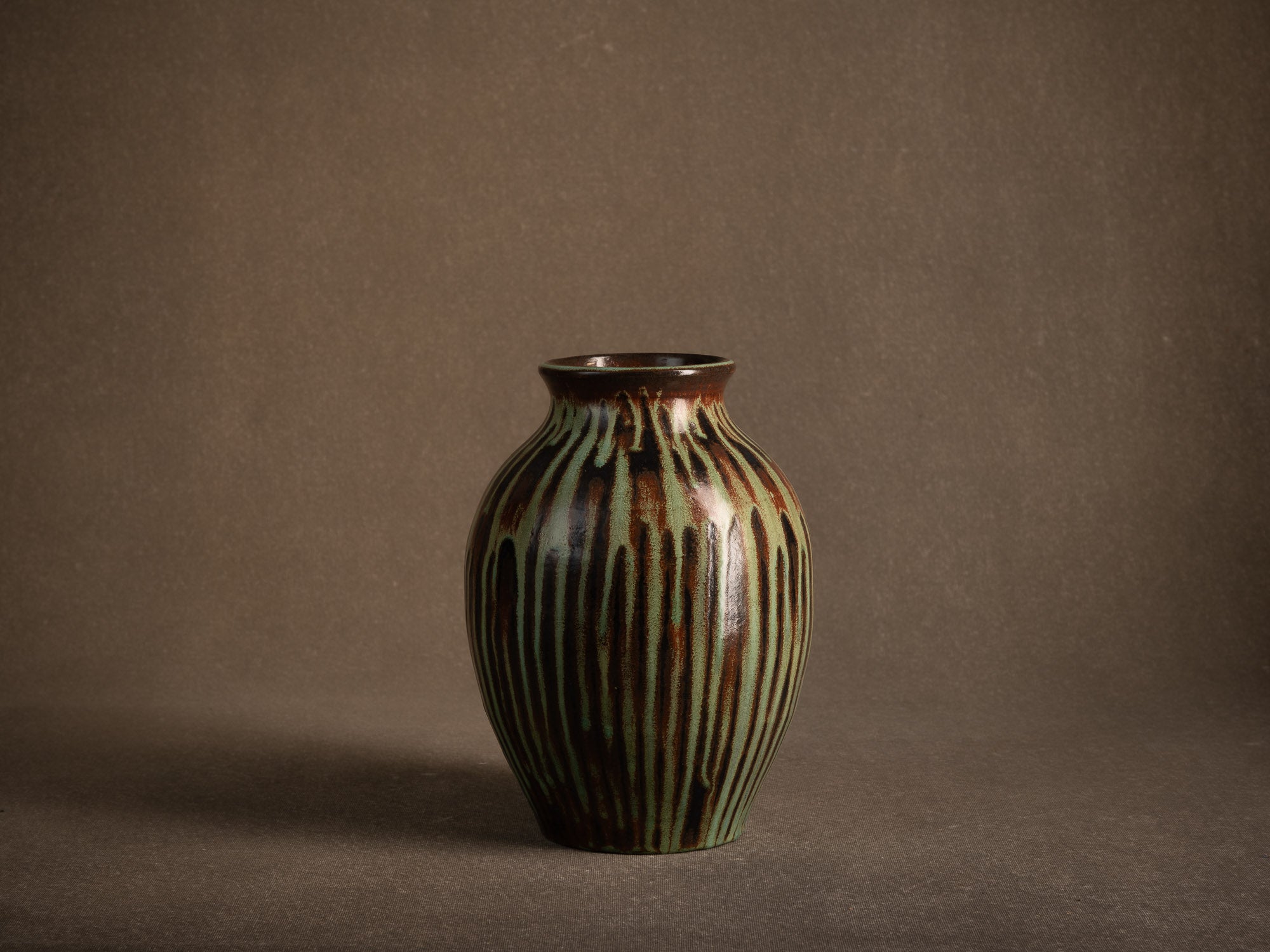 Jarre Tsubo par les Potiers d'Accolay, France (vers 1950-55)..Important Tsubo pot by les Potiers d'Accolay, France (ca. 1950-55)