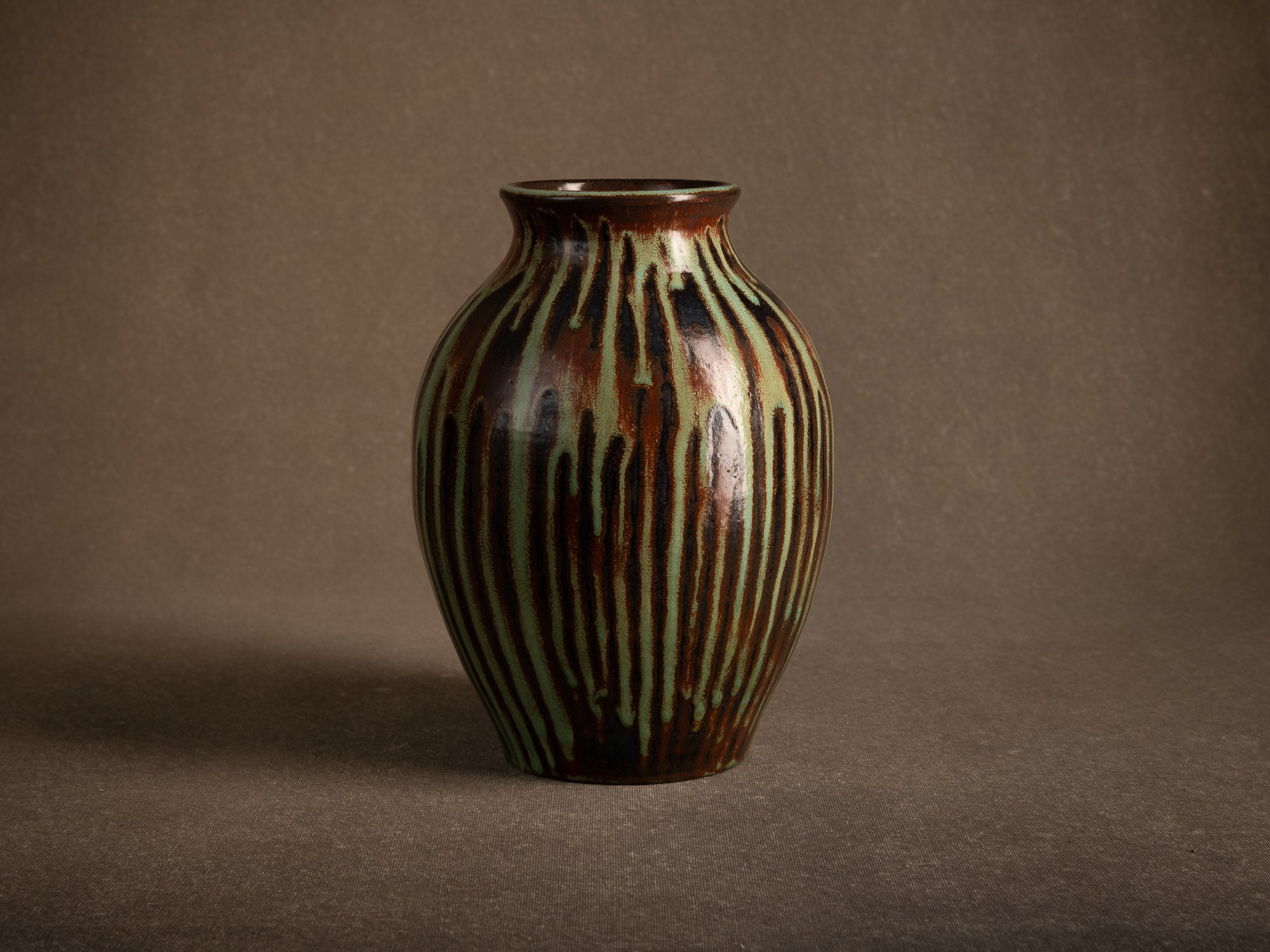 Jarre Tsubo par les Potiers d'Accolay, France (vers 1950-55)..Important Tsubo pot by les Potiers d'Accolay, France (ca. 1950-55)