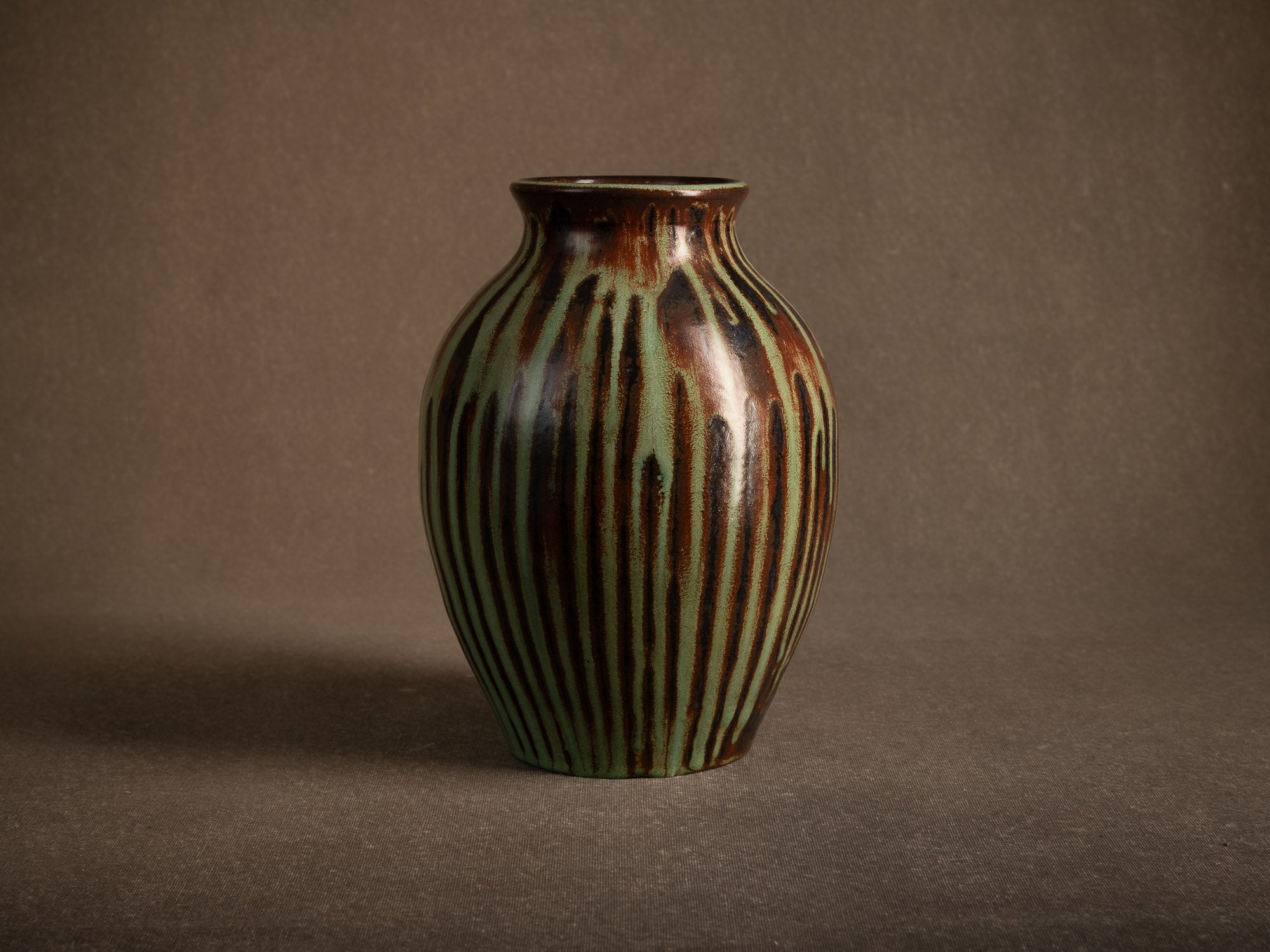 Jarre Tsubo par les Potiers d'Accolay, France (vers 1950-55)..Important Tsubo pot by les Potiers d'Accolay, France (ca. 1950-55)