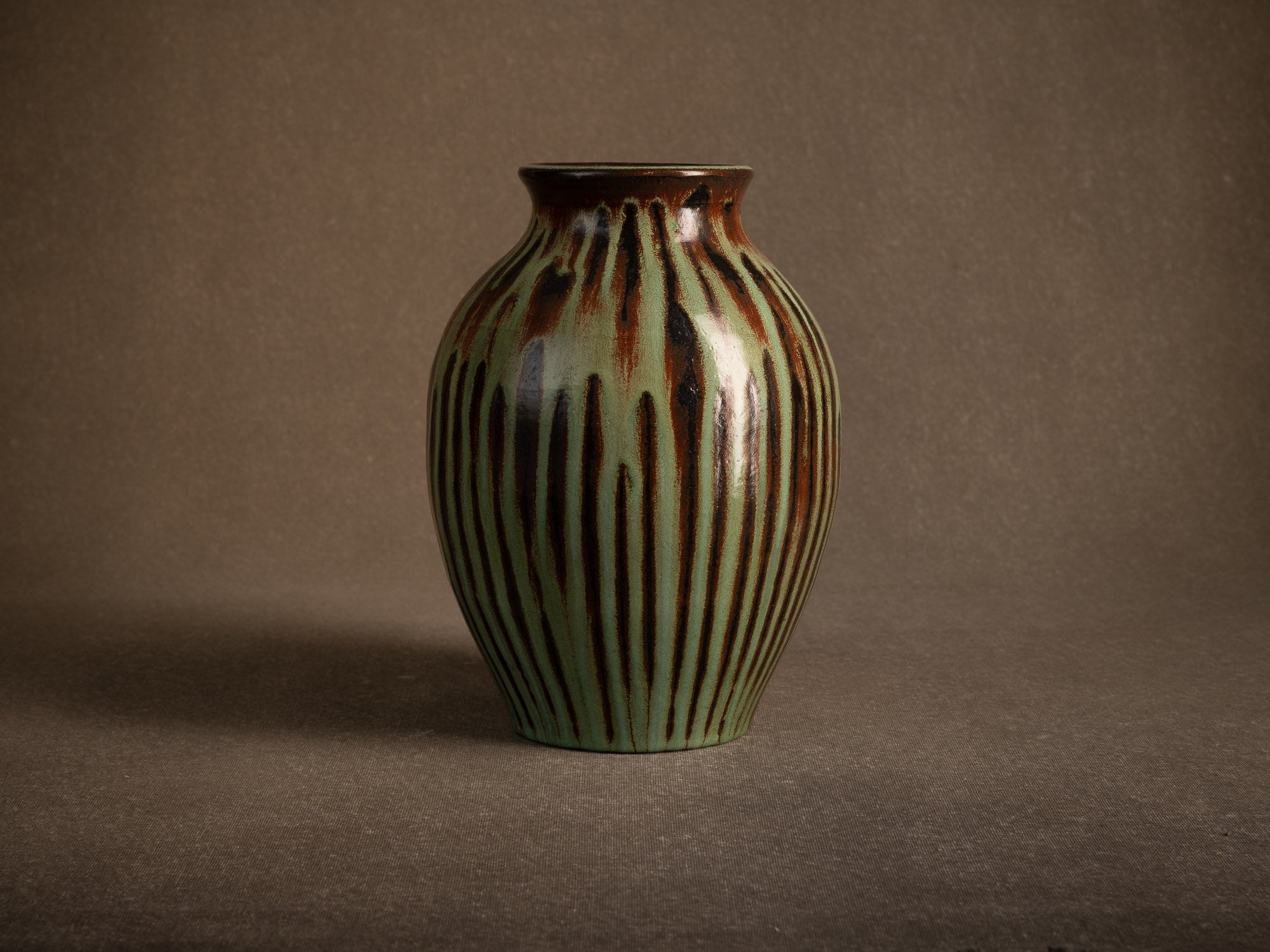 Jarre Tsubo par les Potiers d'Accolay, France (vers 1950-55)..Important Tsubo pot by les Potiers d'Accolay, France (ca. 1950-55)