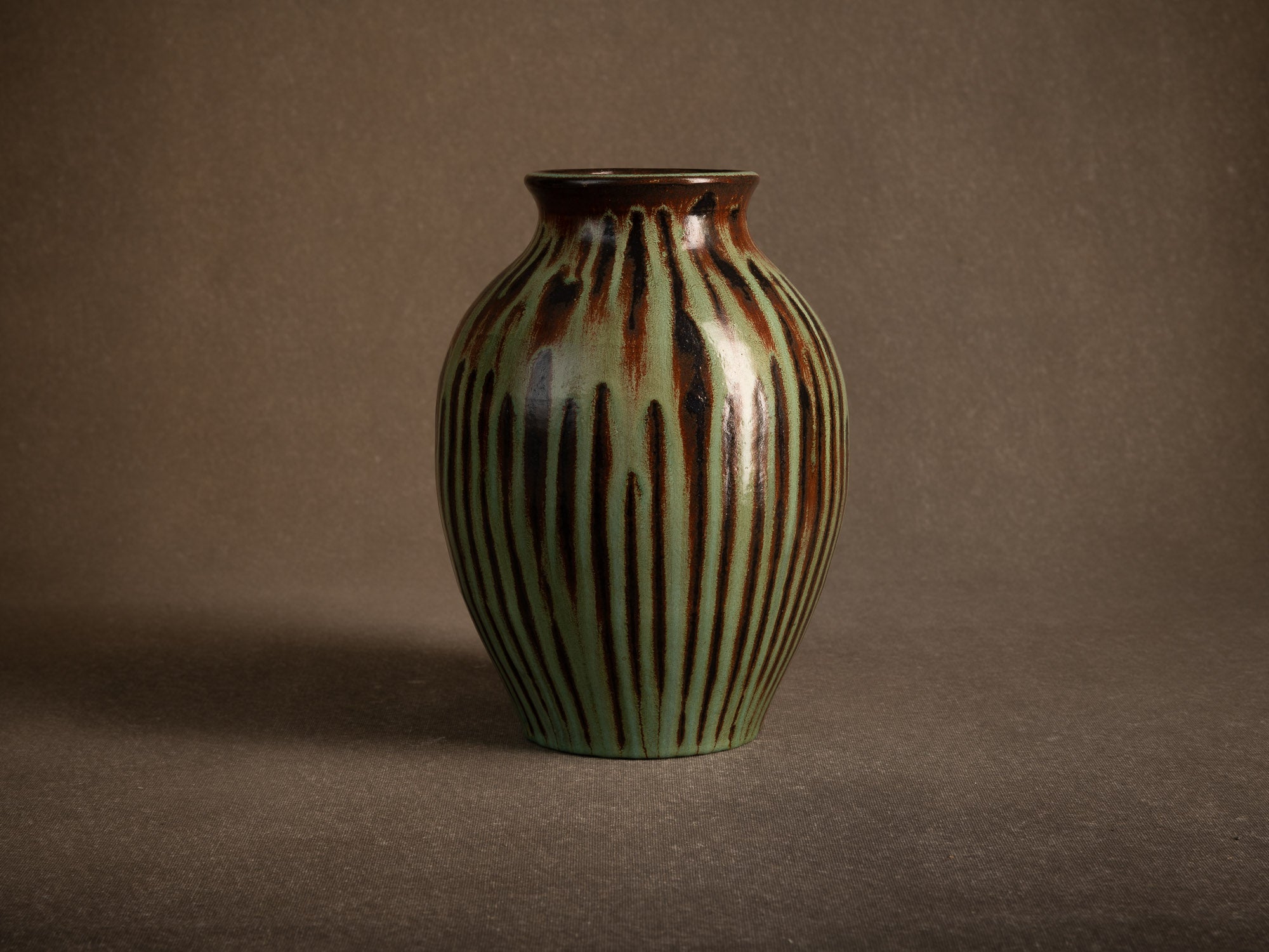 Jarre Tsubo par les Potiers d'Accolay, France (vers 1950-55)..Important Tsubo pot by les Potiers d'Accolay, France (ca. 1950-55)
