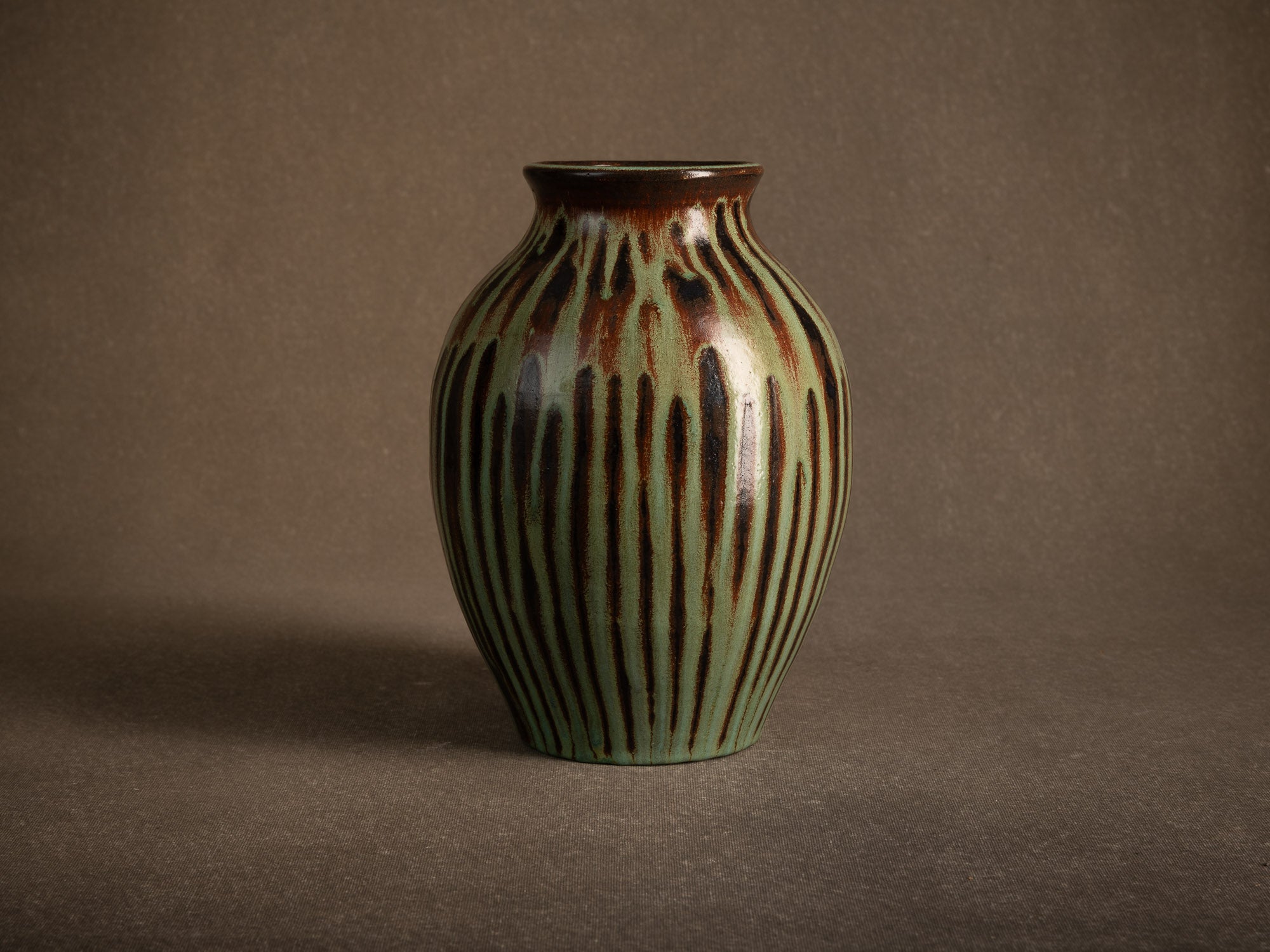 Jarre Tsubo par les Potiers d'Accolay, France (vers 1950-55)..Important Tsubo pot by les Potiers d'Accolay, France (ca. 1950-55)
