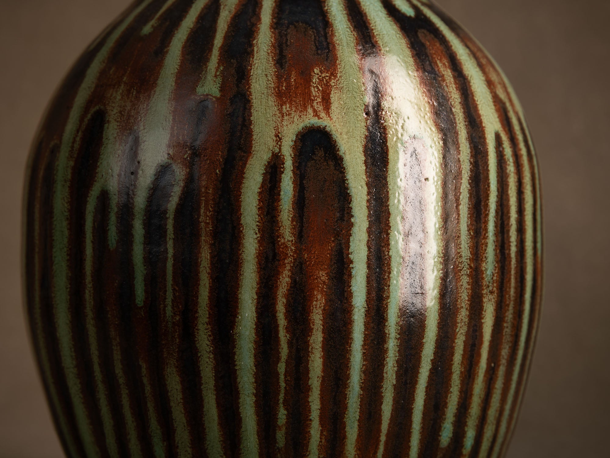Jarre Tsubo par les Potiers d'Accolay, France (vers 1950-55)..Important Tsubo pot by les Potiers d'Accolay, France (ca. 1950-55)