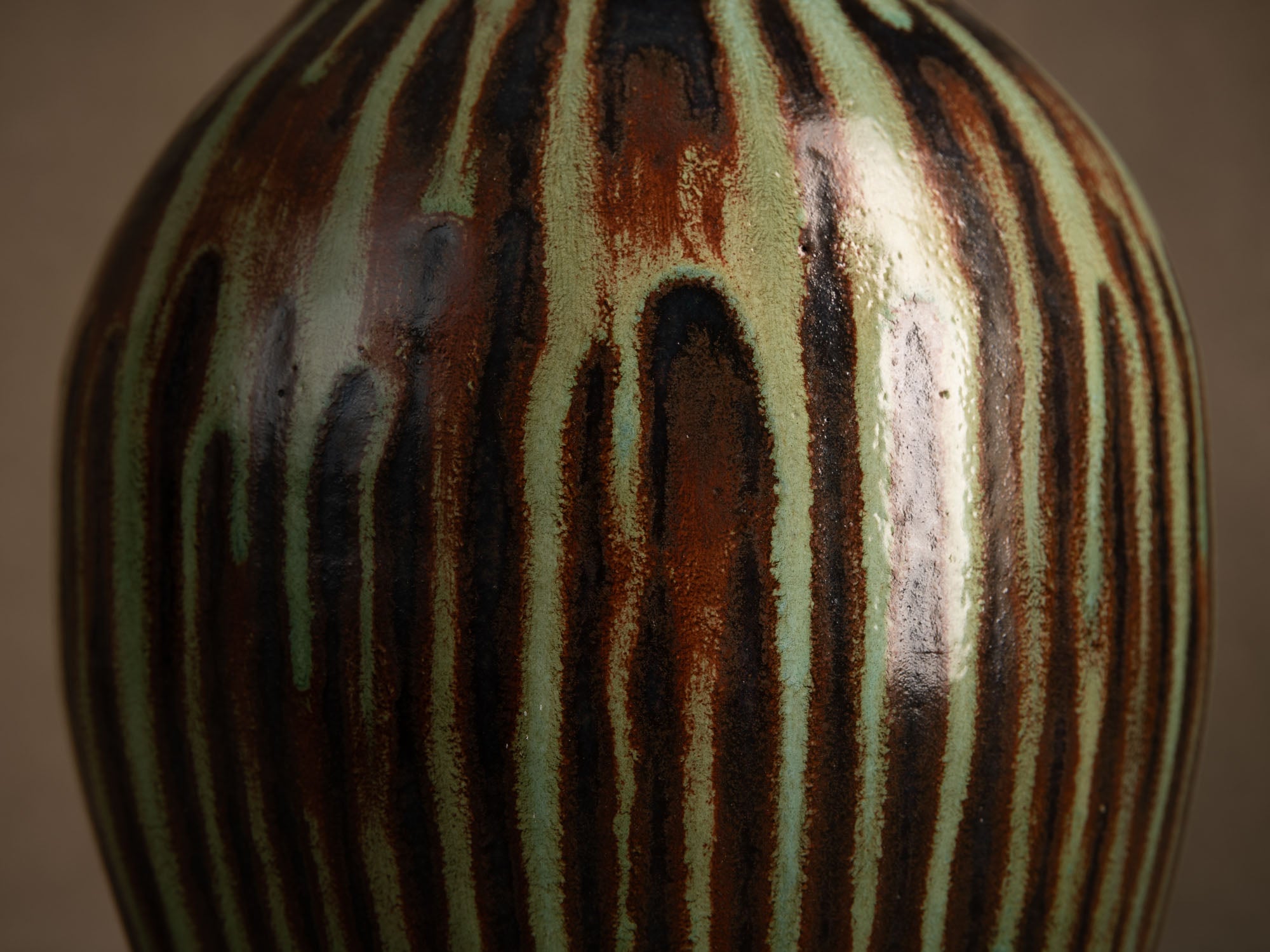 Jarre Tsubo par les Potiers d'Accolay, France (vers 1950-55)..Important Tsubo pot by les Potiers d'Accolay, France (ca. 1950-55)
