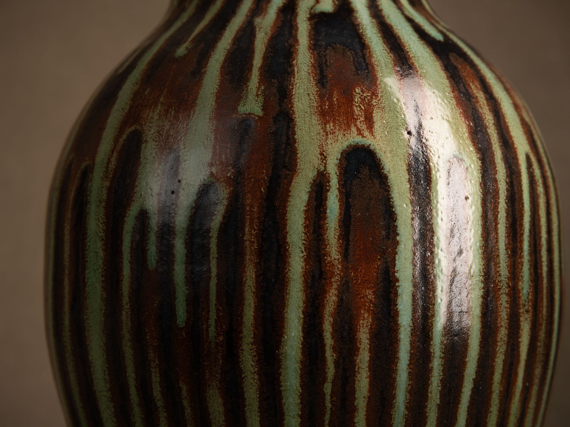 Jarre Tsubo par les Potiers d'Accolay, France (vers 1950-55)..Important Tsubo pot by les Potiers d'Accolay, France (ca. 1950-55)