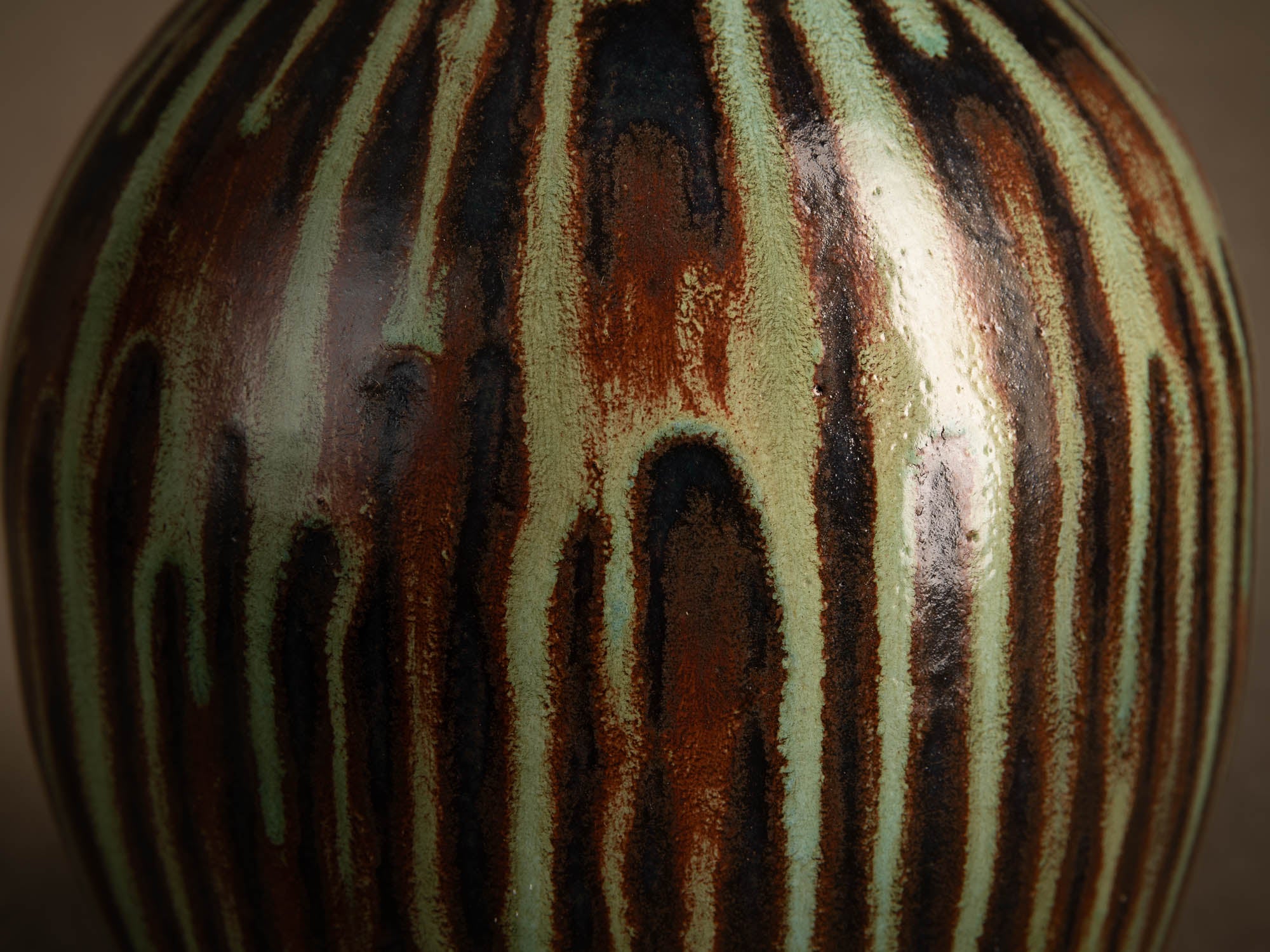 Jarre Tsubo par les Potiers d'Accolay, France (vers 1950-55)..Important Tsubo pot by les Potiers d'Accolay, France (ca. 1950-55)