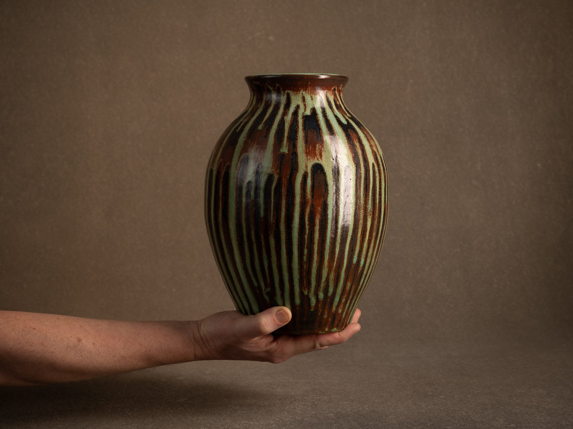 Jarre Tsubo par les Potiers d'Accolay, France (vers 1950-55)..Important Tsubo pot by les Potiers d'Accolay, France (ca. 1950-55)