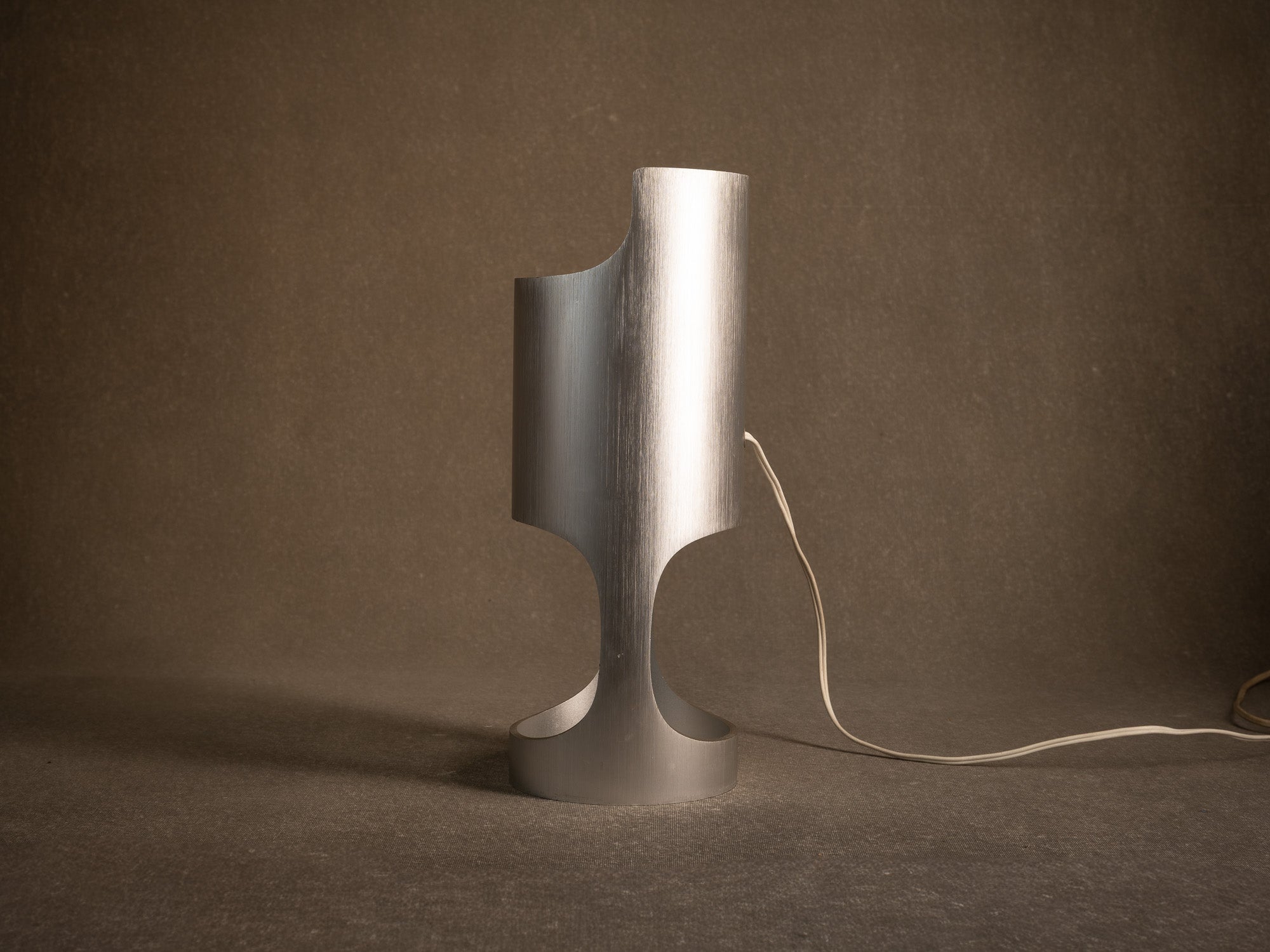 Lampe "bambou" en aluminium brossé, France (vers 1970)..Nijugiri Brushed aluminum bamboo-style lamp, France (circa 1970)