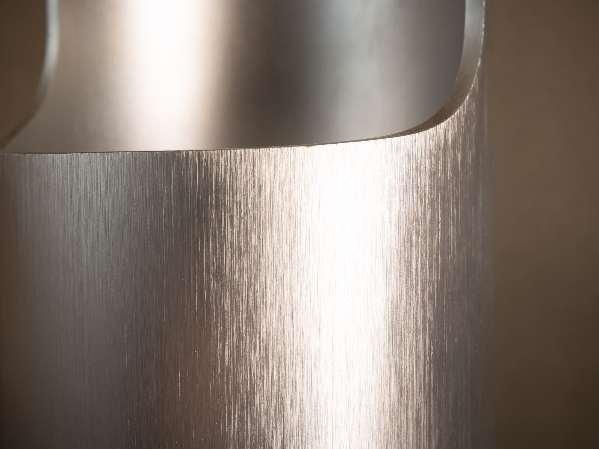 Lampe "bambou" en aluminium brossé, France (vers 1970)..Nijugiri Brushed aluminum bamboo-style lamp, France (circa 1970)
