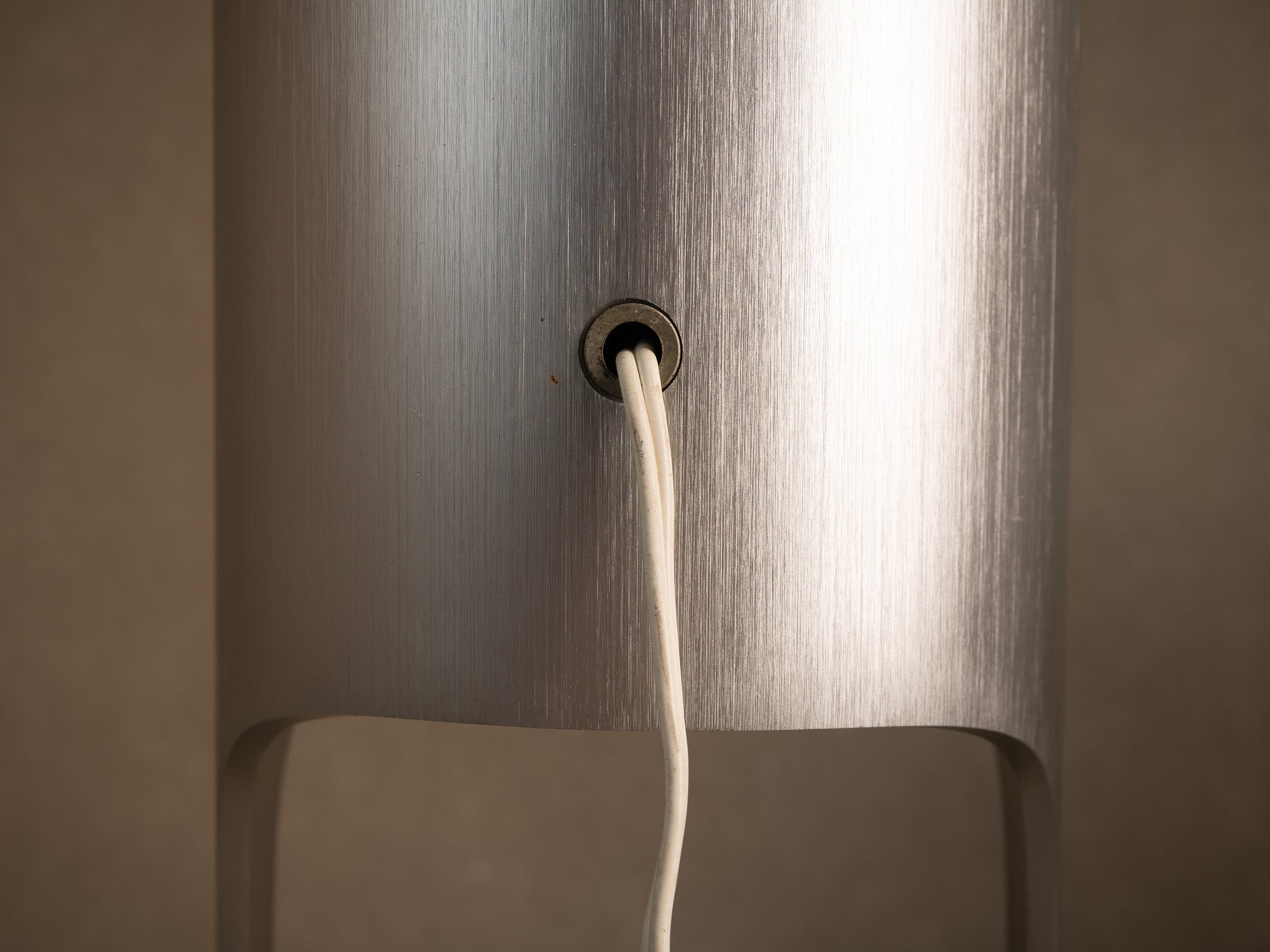 Lampe "bambou" en aluminium brossé, France (vers 1970)..Nijugiri Brushed aluminum bamboo-style lamp, France (circa 1970)