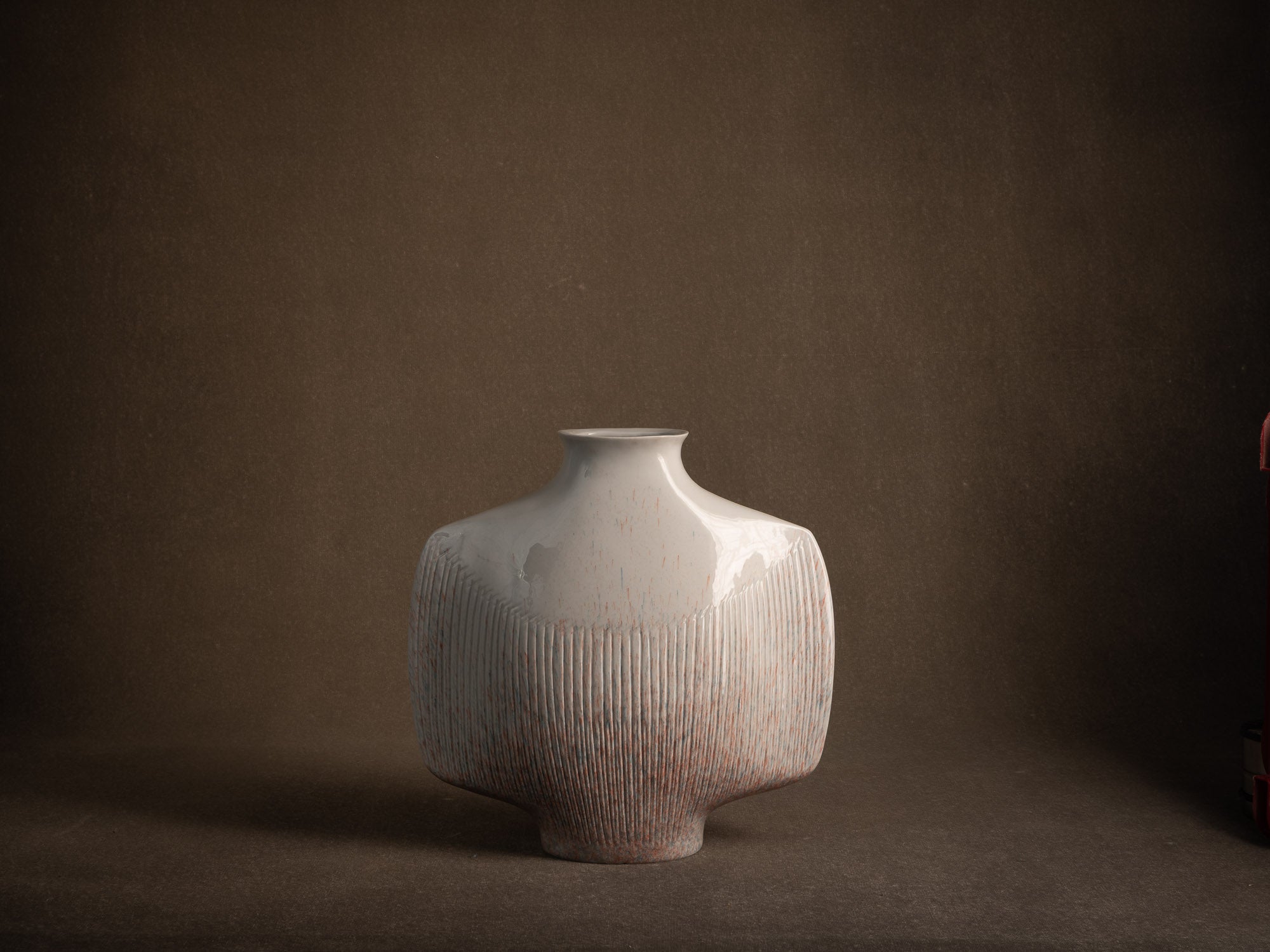Vase en porcelaine d'Yves Mohy pour Virebent, France (vers 1969-70)..Porcelain vase by Yves Mohy for Virebent, France (circa 1969-70)