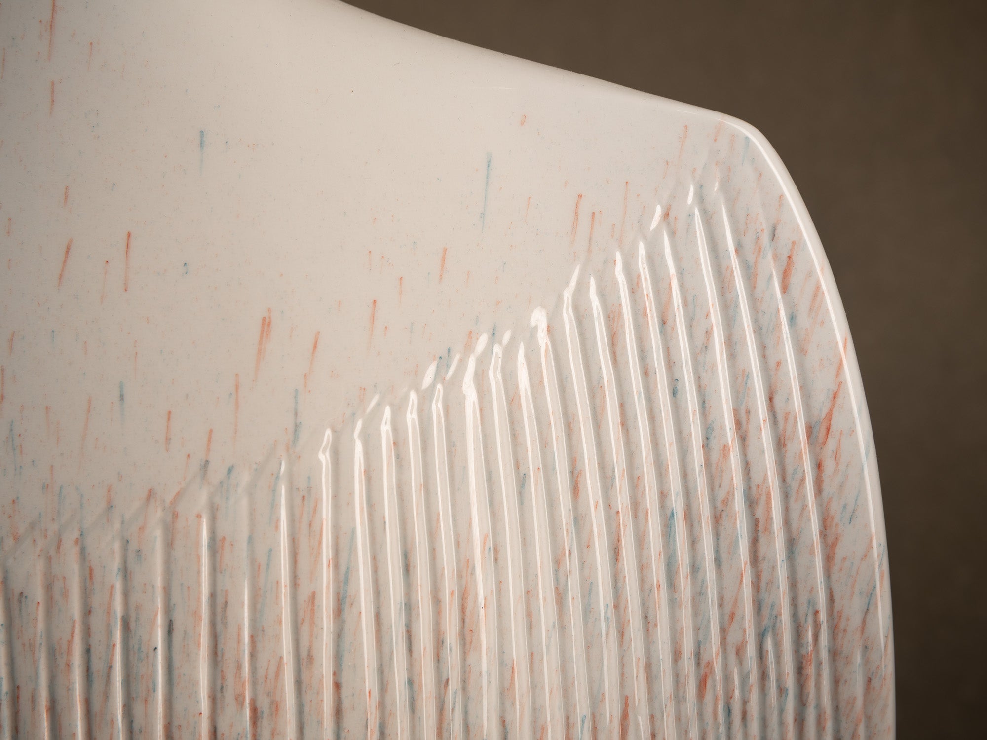 Vase en porcelaine d'Yves Mohy pour Virebent, France (vers 1969-70)..Porcelain vase by Yves Mohy for Virebent, France (circa 1969-70)