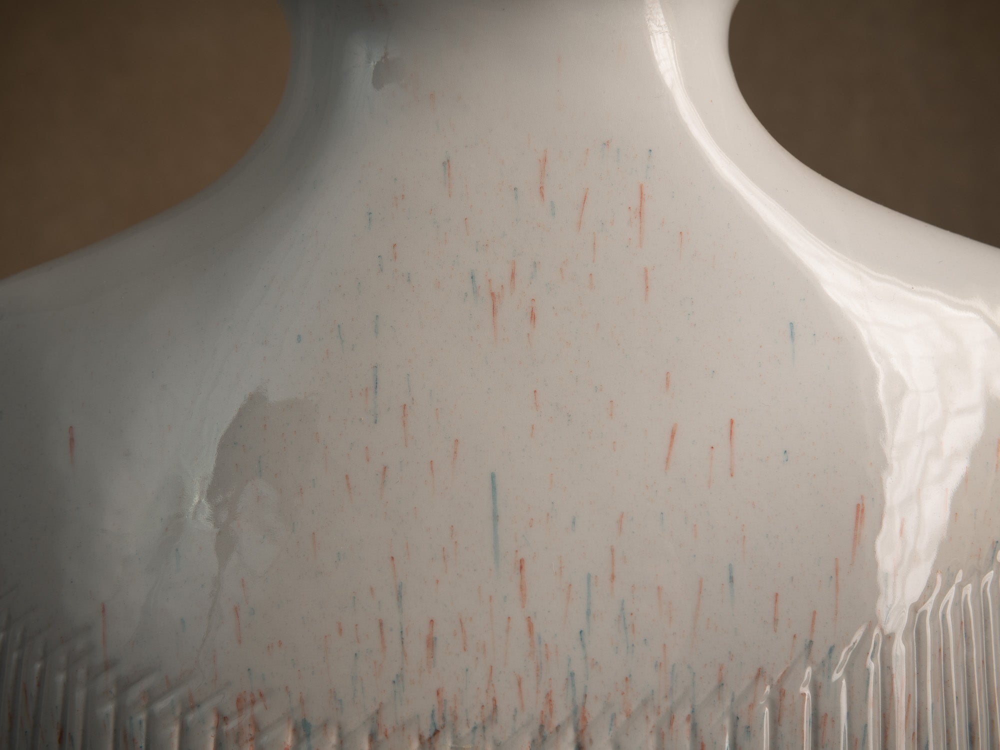 Vase en porcelaine d'Yves Mohy pour Virebent, France (vers 1969-70)..Porcelain vase by Yves Mohy for Virebent, France (circa 1969-70)