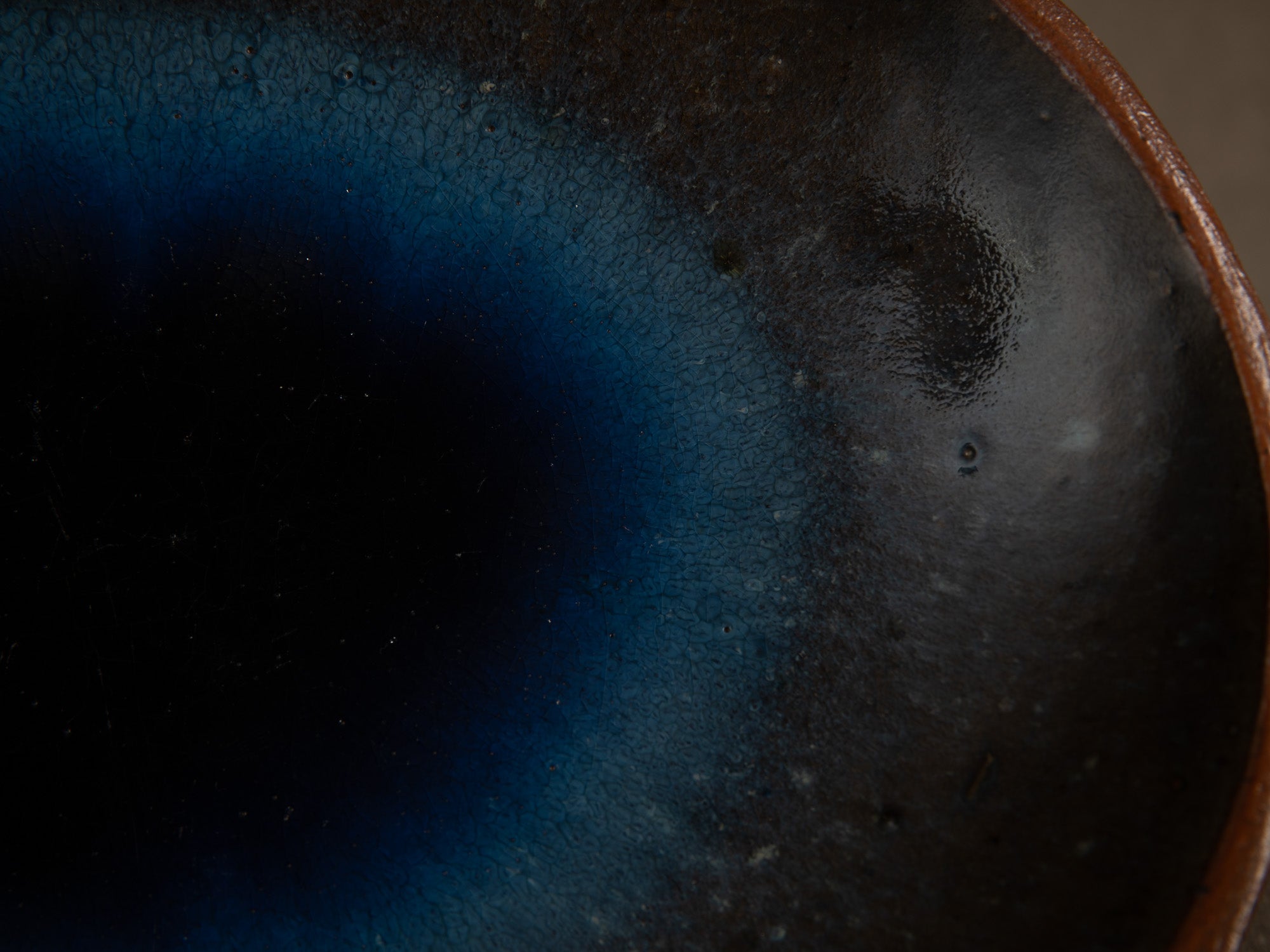 Coupe en grès de Puisaye à décor bleu lacustre, France (Vers 1975)..Puisaye Stoneware bowl with blue decoration, France (Circa 1975)