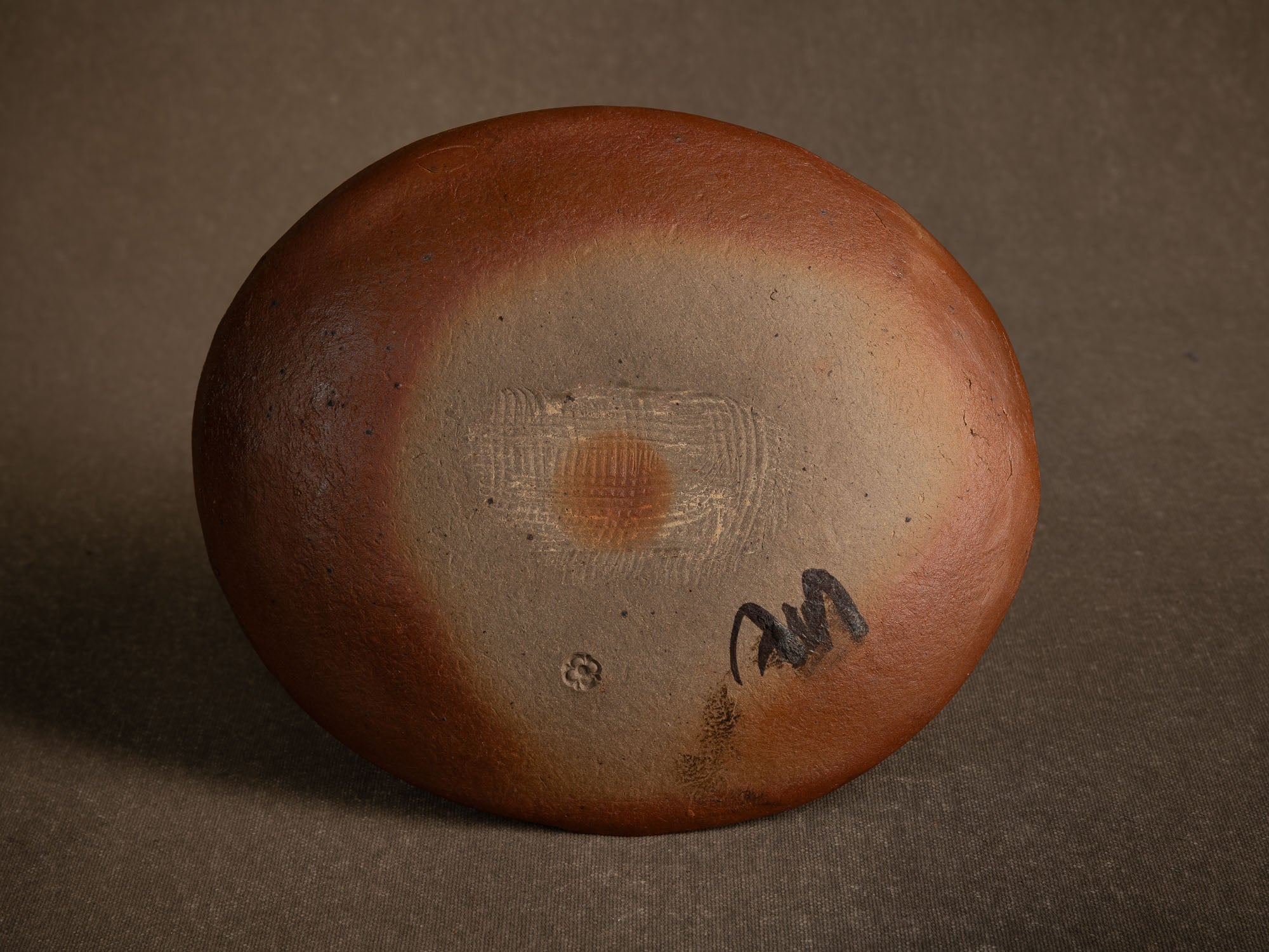 Coupe en grès de Puisaye à décor bleu lacustre, France (Vers 1975)..Puisaye Stoneware bowl with blue decoration, France (Circa 1975)