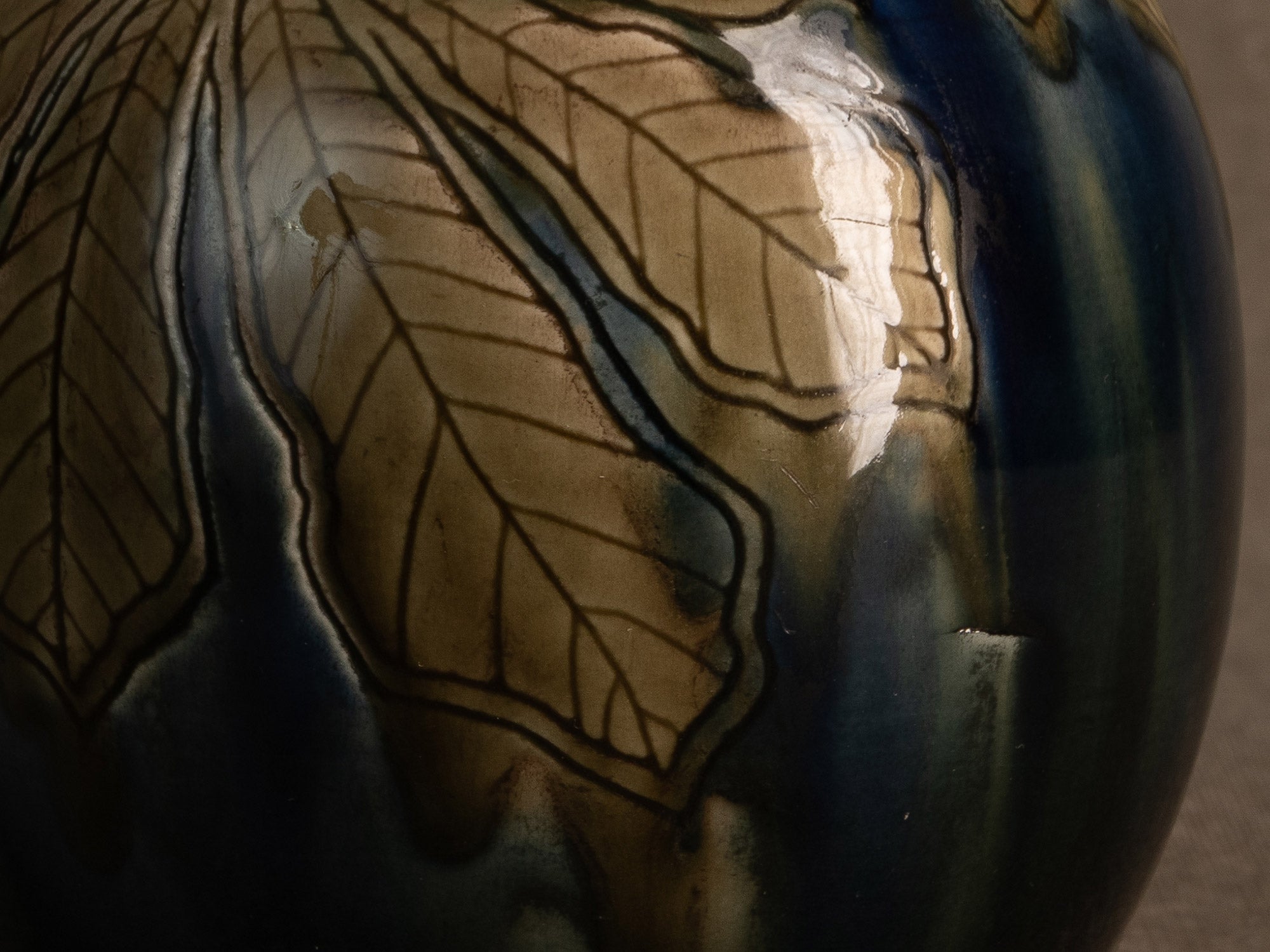 Remarquable vase de Gazo Foudji pour Hippolyte Boulenger Choisy-le-Roi, France (Vers 1890)..Remarkable vase by Gazo Foudji for Hippolyte Boulenger Choisy-le-Roi, France (ca. 1890)