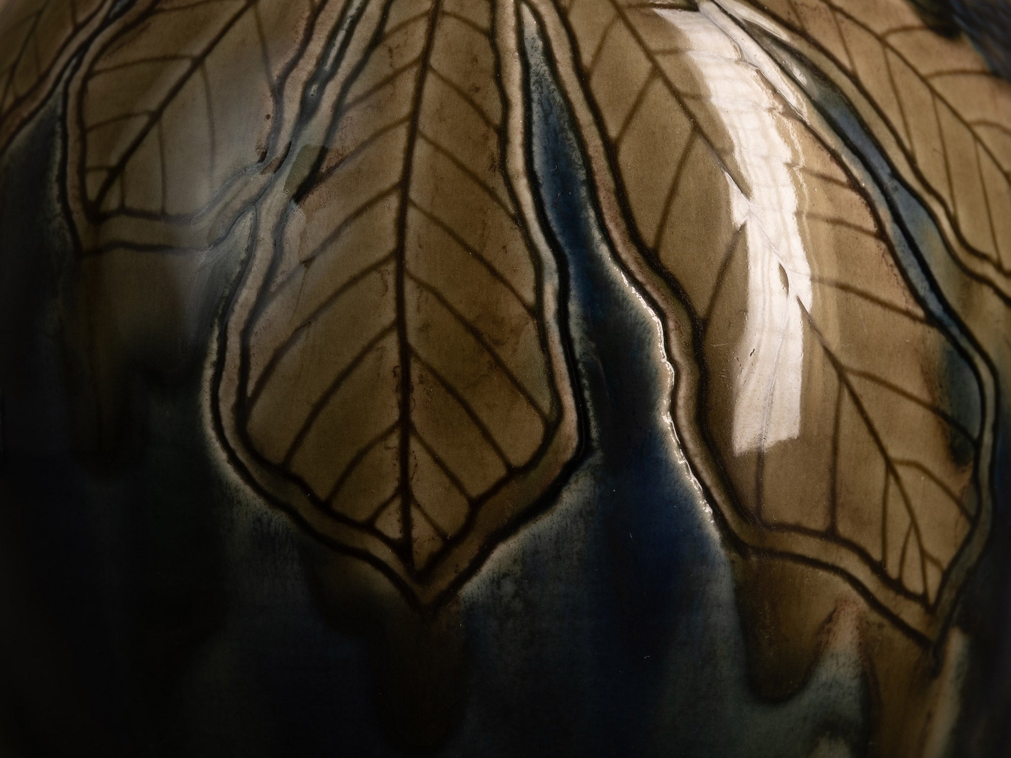 Remarquable vase de Gazo Foudji pour Hippolyte Boulenger Choisy-le-Roi, France (Vers 1890)..Remarkable vase by Gazo Foudji for Hippolyte Boulenger Choisy-le-Roi, France (ca. 1890)