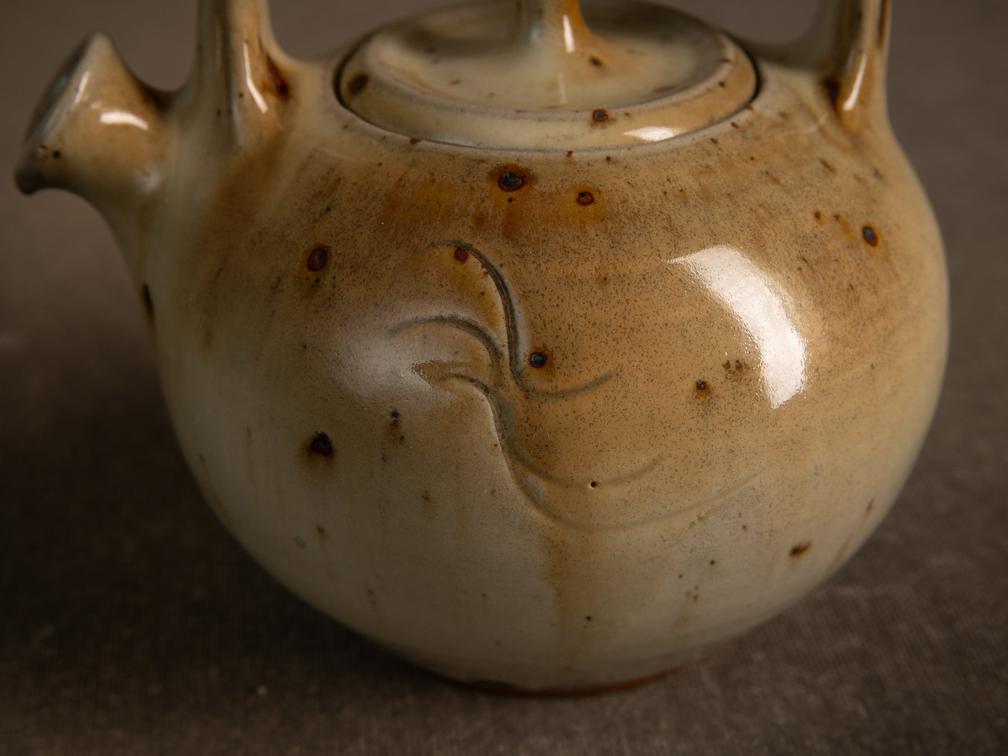 Théière en grès de La Borne par Jacques Villain, France (1975)..Stoneware teapot from La Borne by Jacques Villain, France (1975)