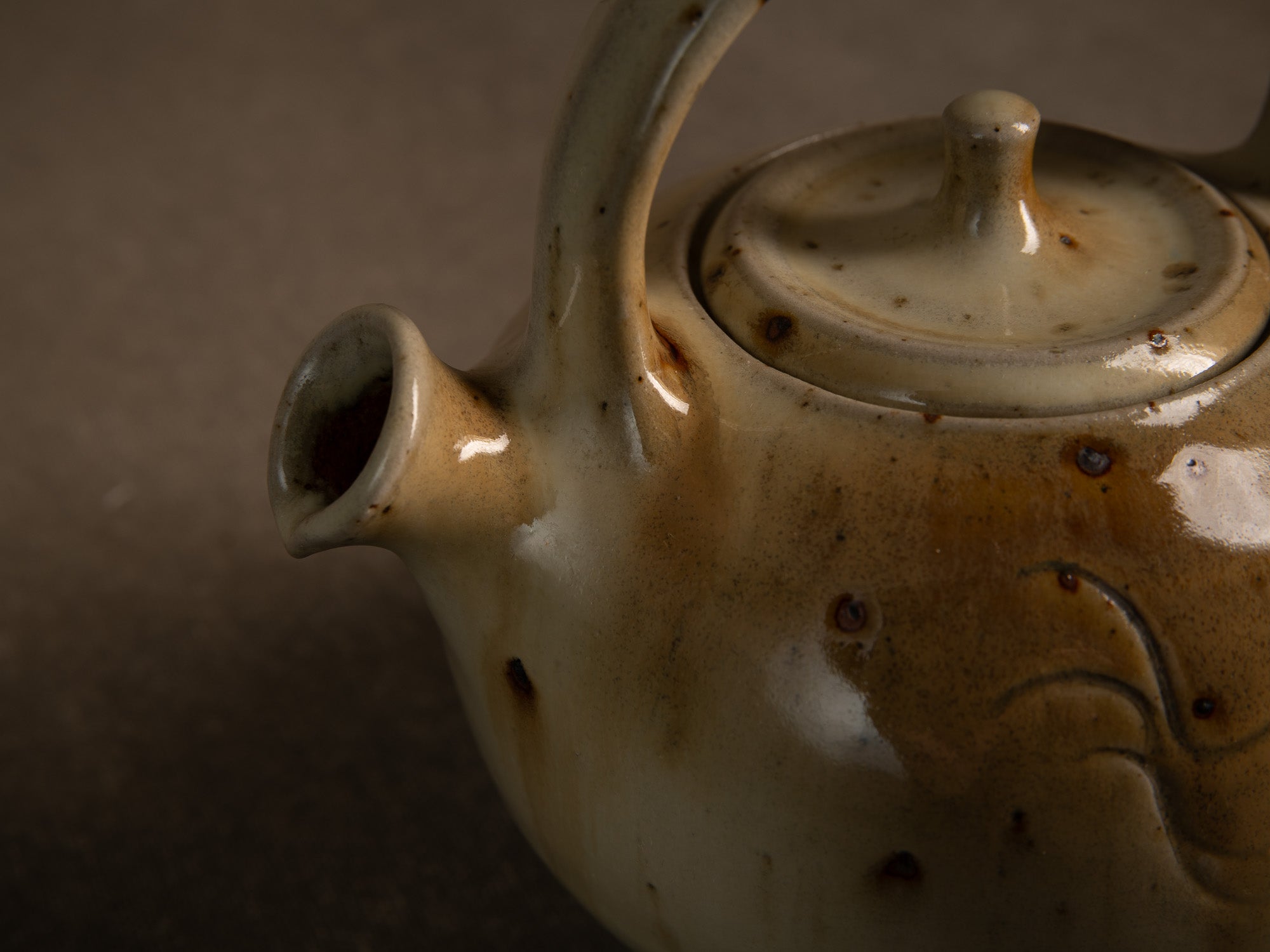 Théière en grès de La Borne par Jacques Villain, France (1975)..Stoneware teapot from La Borne by Jacques Villain, France (1975)