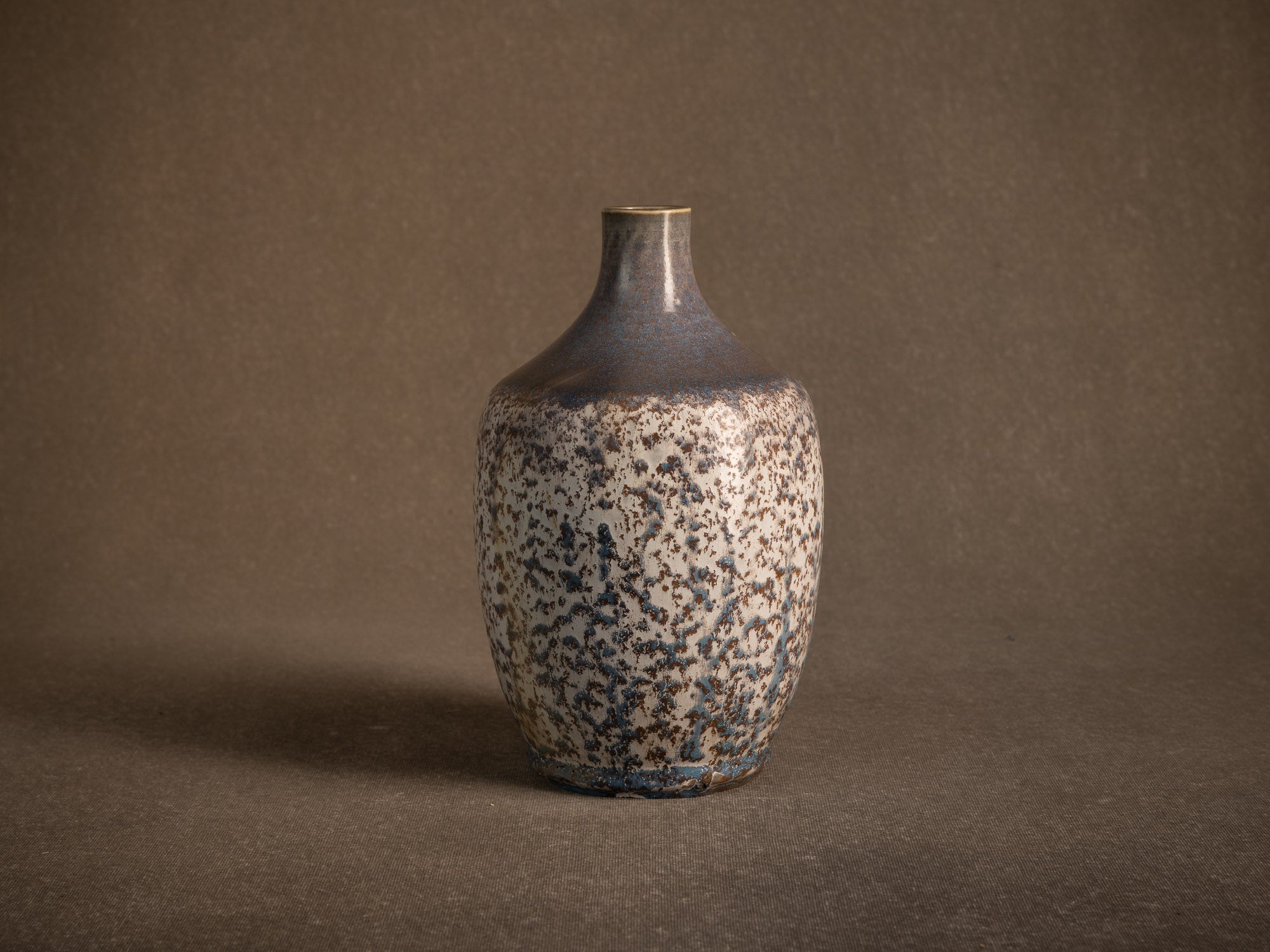 Vase "peau de requin" Art Nouveau par l'Atelier de Glatigny, France (vers 1900).."Shark skin" Art Nouveau Vase by Atelier de Glatigny, France (circa 1900)