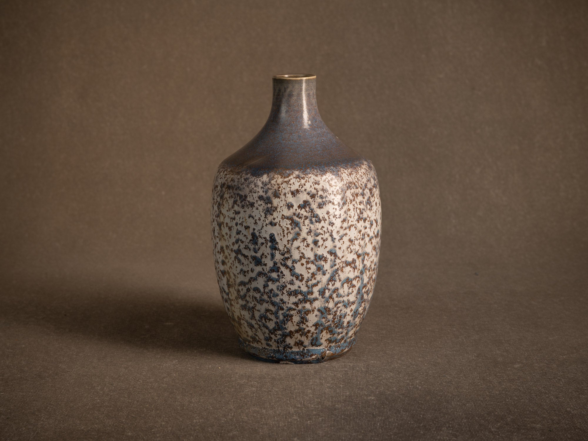 Vase "peau de requin" Art Nouveau par l'Atelier de Glatigny, France (vers 1900).."Shark skin" Art Nouveau Vase by Atelier de Glatigny, France (circa 1900)
