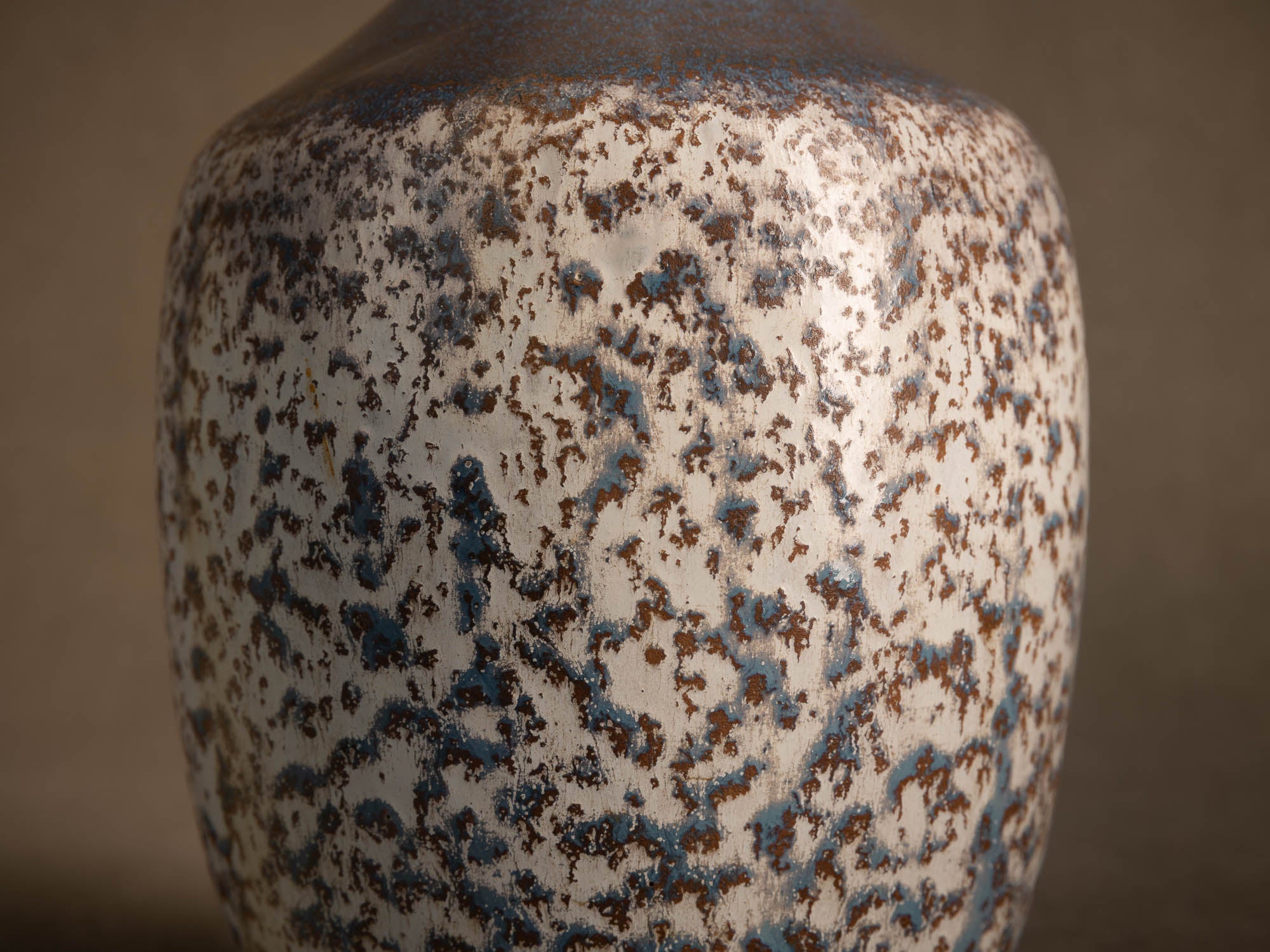 Vase "peau de requin" Art Nouveau par l'Atelier de Glatigny, France (vers 1900).."Shark skin" Art Nouveau Vase by Atelier de Glatigny, France (circa 1900)