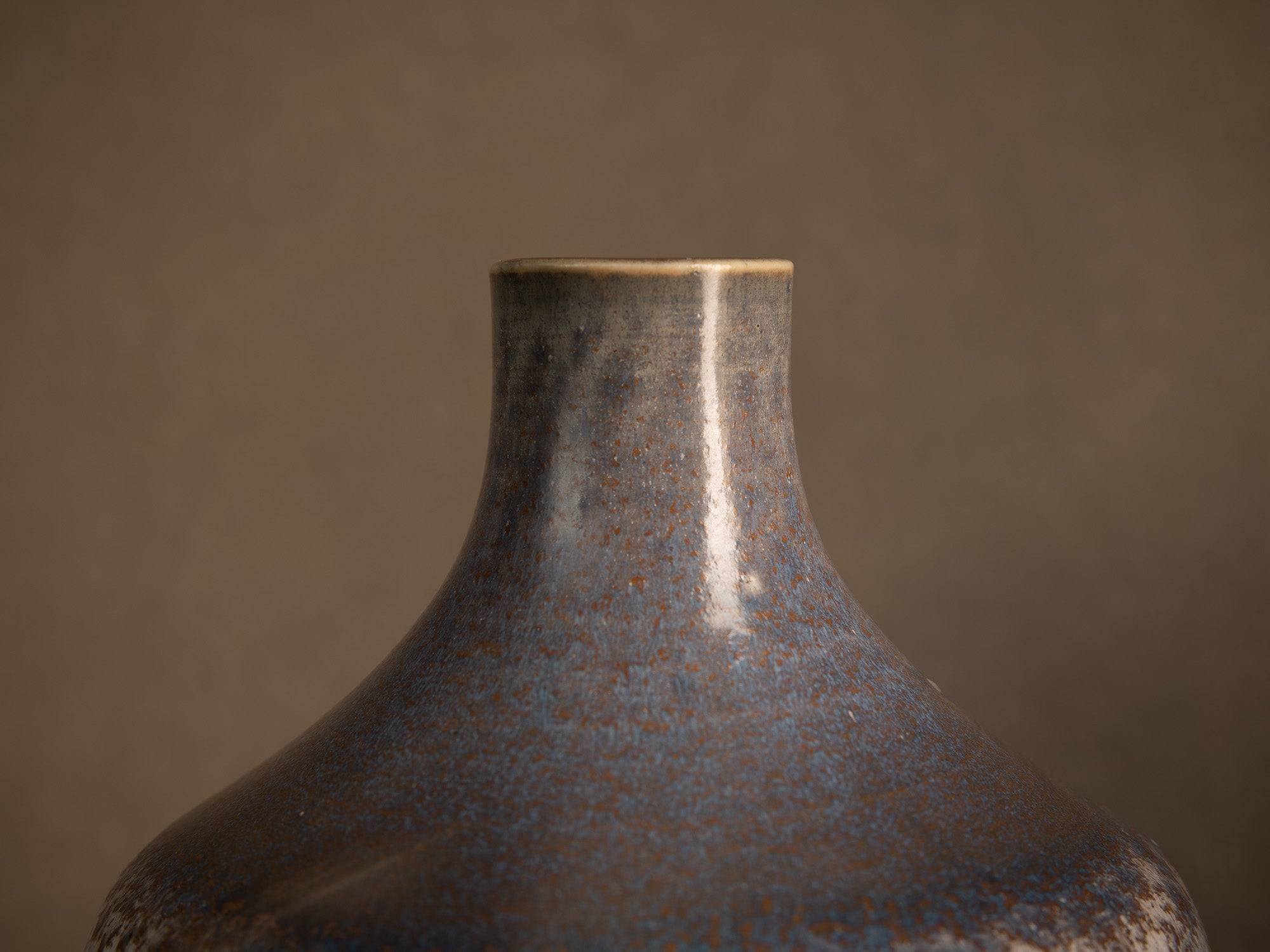 Vase "peau de requin" Art Nouveau par l'Atelier de Glatigny, France (vers 1900).."Shark skin" Art Nouveau Vase by Atelier de Glatigny, France (circa 1900)