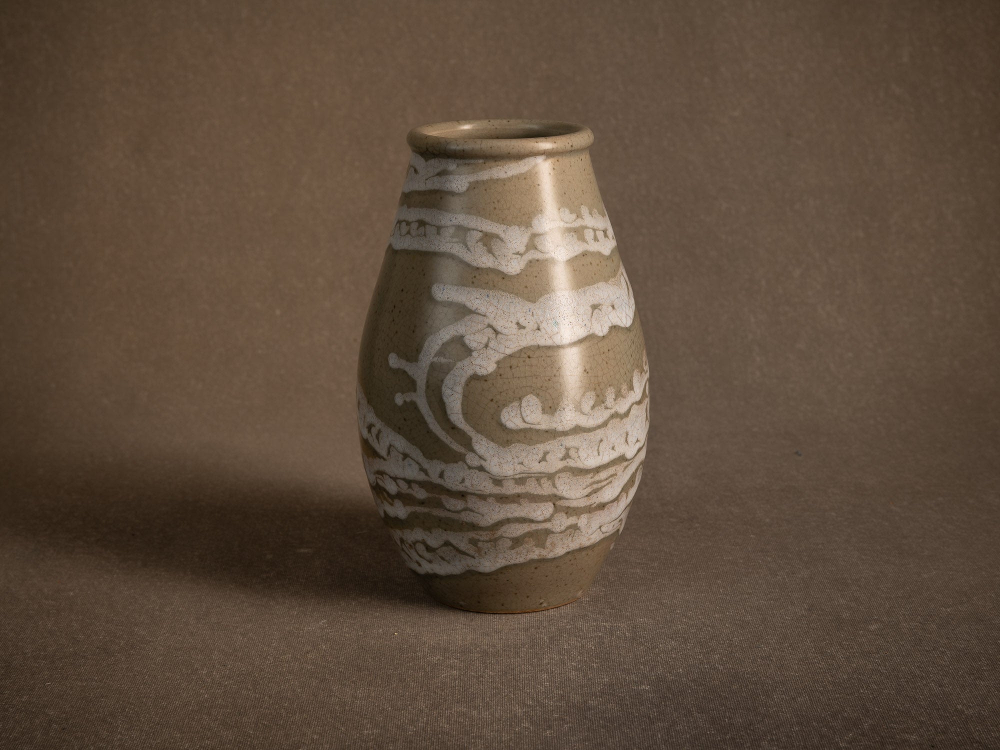 Rare vase japonisant de Charlotte Chauchet-Guilleré pour Primavera, France (entre 1914 et 1925)..Japonisme celadon vase by Charlotte Chauchet-Guilleré for Primavera, France (ca. 1914-25)