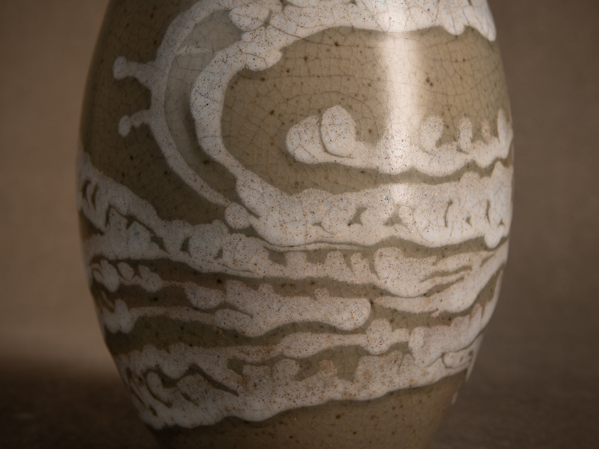 Rare vase japonisant de Charlotte Chauchet-Guilleré pour Primavera, France (entre 1914 et 1925)..Japonisme celadon vase by Charlotte Chauchet-Guilleré for Primavera, France (ca. 1914-25)