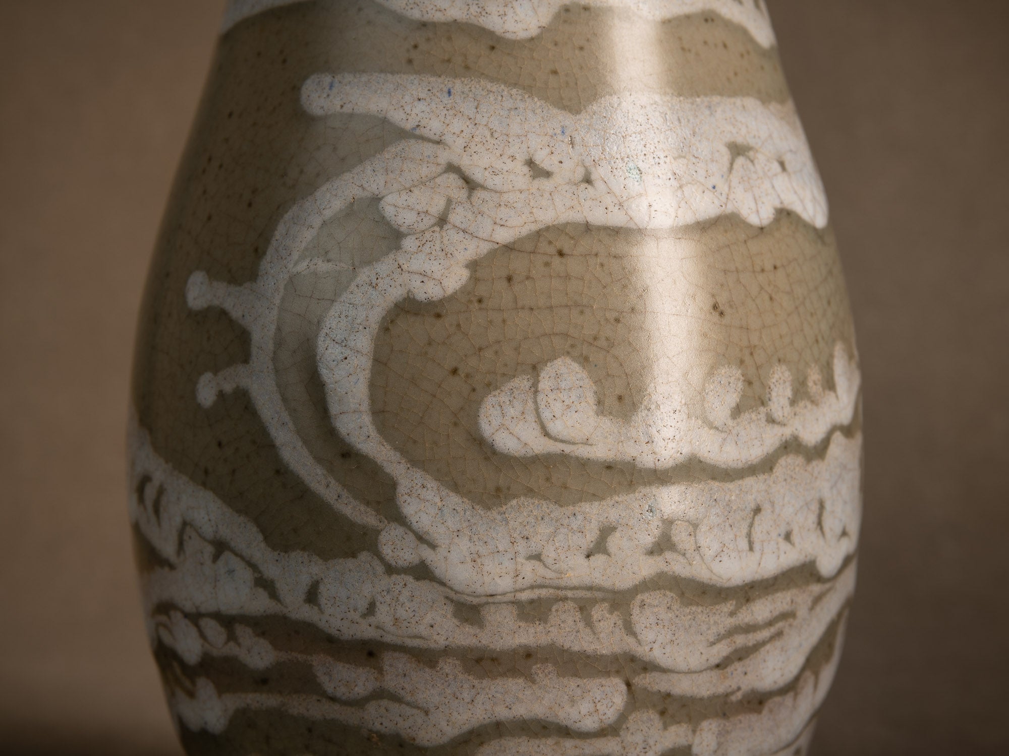 Rare vase japonisant de Charlotte Chauchet-Guilleré pour Primavera, France (entre 1914 et 1925)..Japonisme celadon vase by Charlotte Chauchet-Guilleré for Primavera, France (ca. 1914-25)