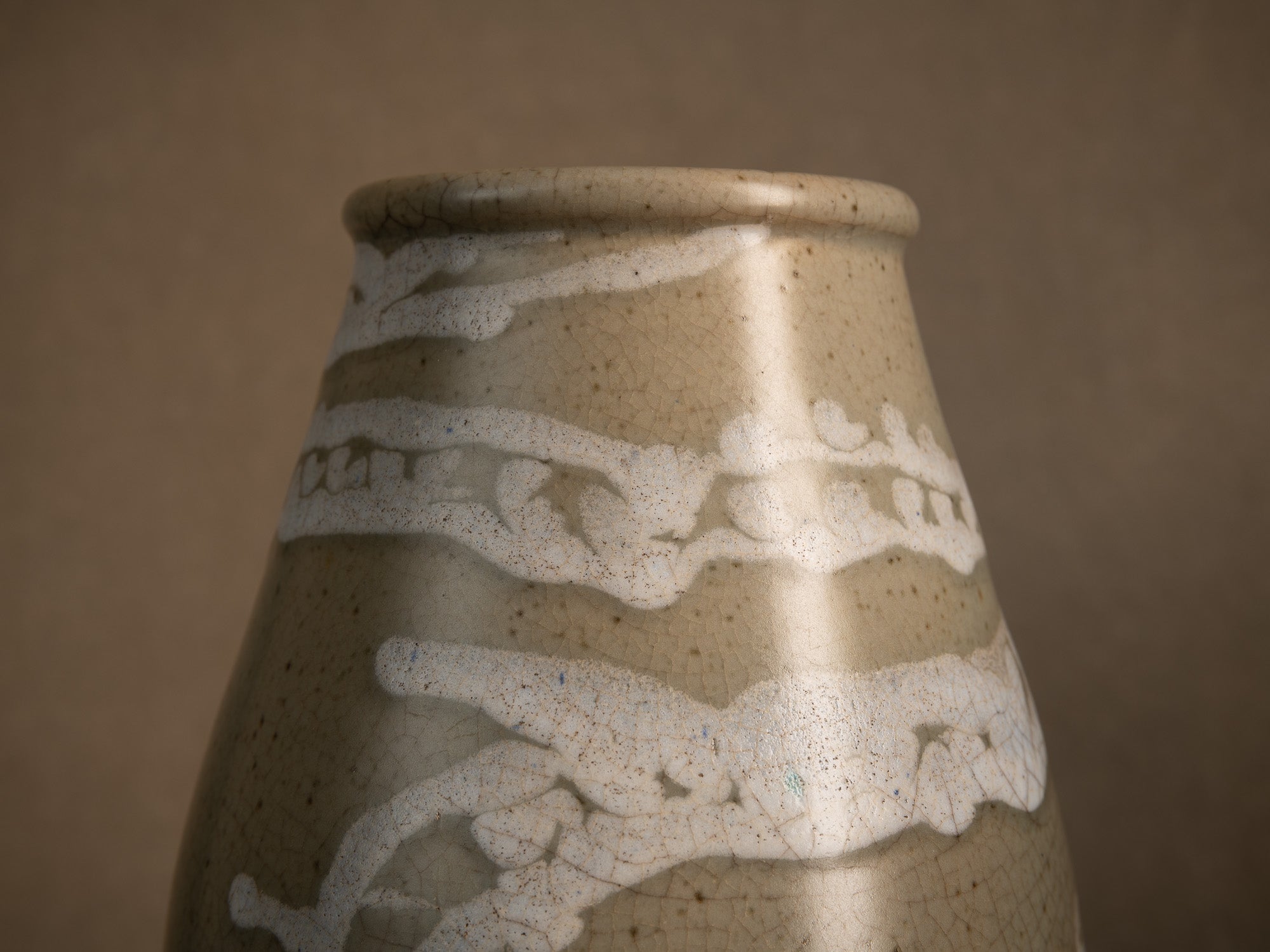 Rare vase japonisant de Charlotte Chauchet-Guilleré pour Primavera, France (entre 1914 et 1925)..Japonisme celadon vase by Charlotte Chauchet-Guilleré for Primavera, France (ca. 1914-25)