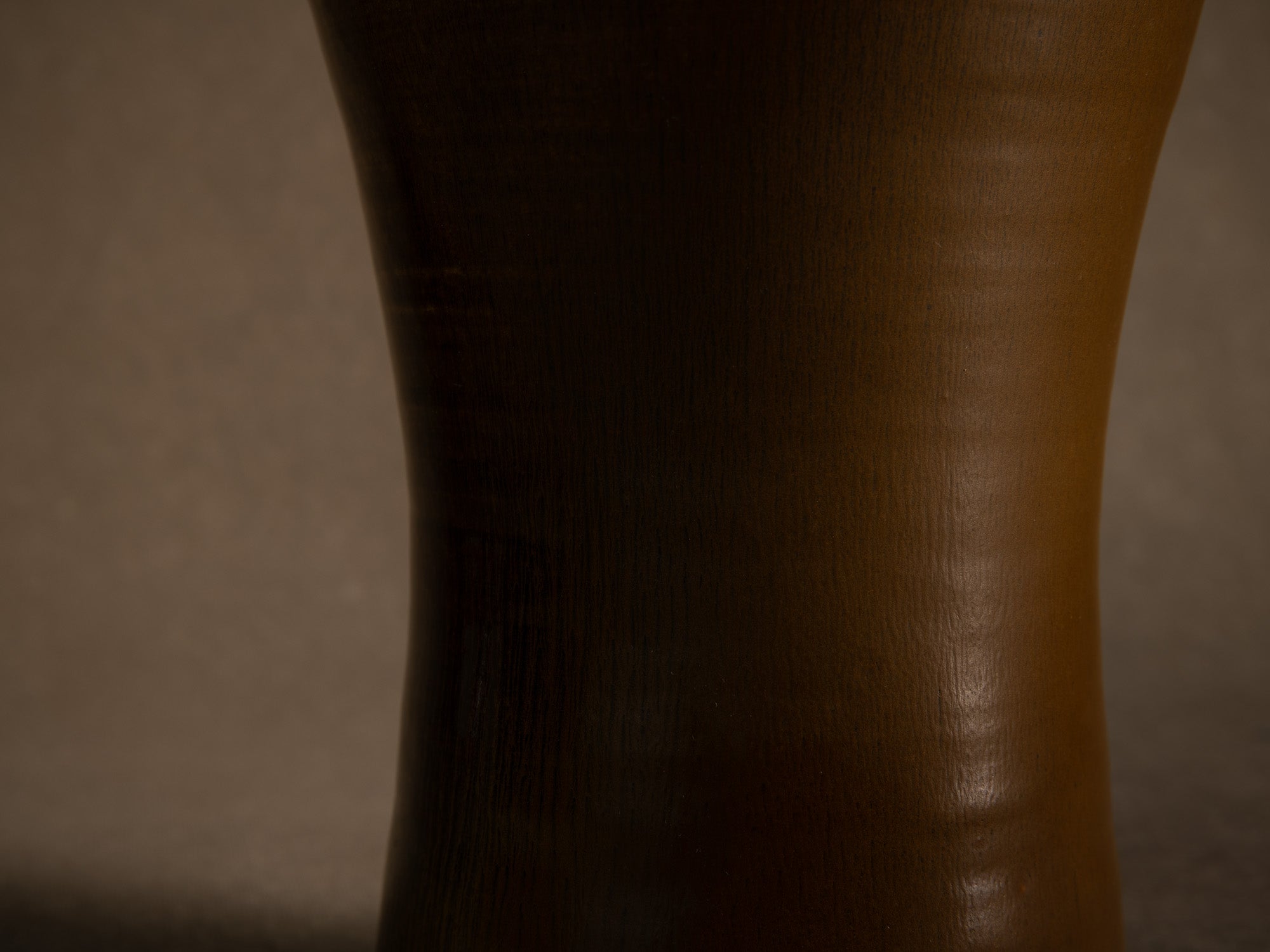 Vase meiping à émail fourrure de lièvre d’Antoine de Vinck, France (vers 1965)..Meiping hare's fur glaze vase by Antoine de Vinck, France (circa 1965)