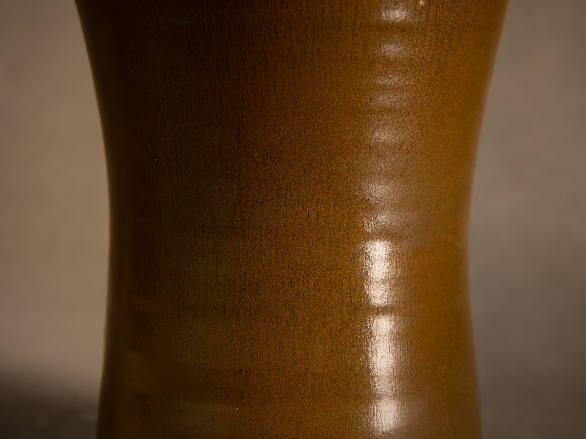 Vase meiping à émail fourrure de lièvre d’Antoine de Vinck, France (vers 1965)..Meiping hare's fur glaze vase by Antoine de Vinck, France (circa 1965)