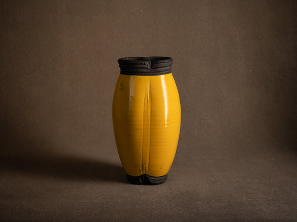 Sculptural vase à cuisson raku par François Chesneau, France (2001)..Sculptural western raku ware vaseby François Chesneau, France (2001)