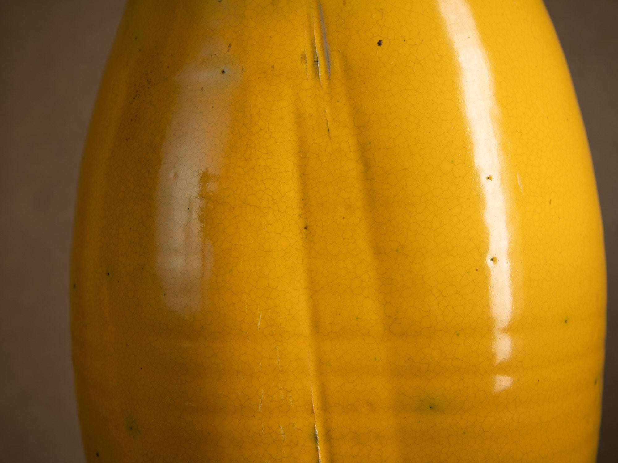 Sculptural vase à cuisson raku par François Chesneau, France (2001)..Sculptural western raku ware vaseby François Chesneau, France (2001)