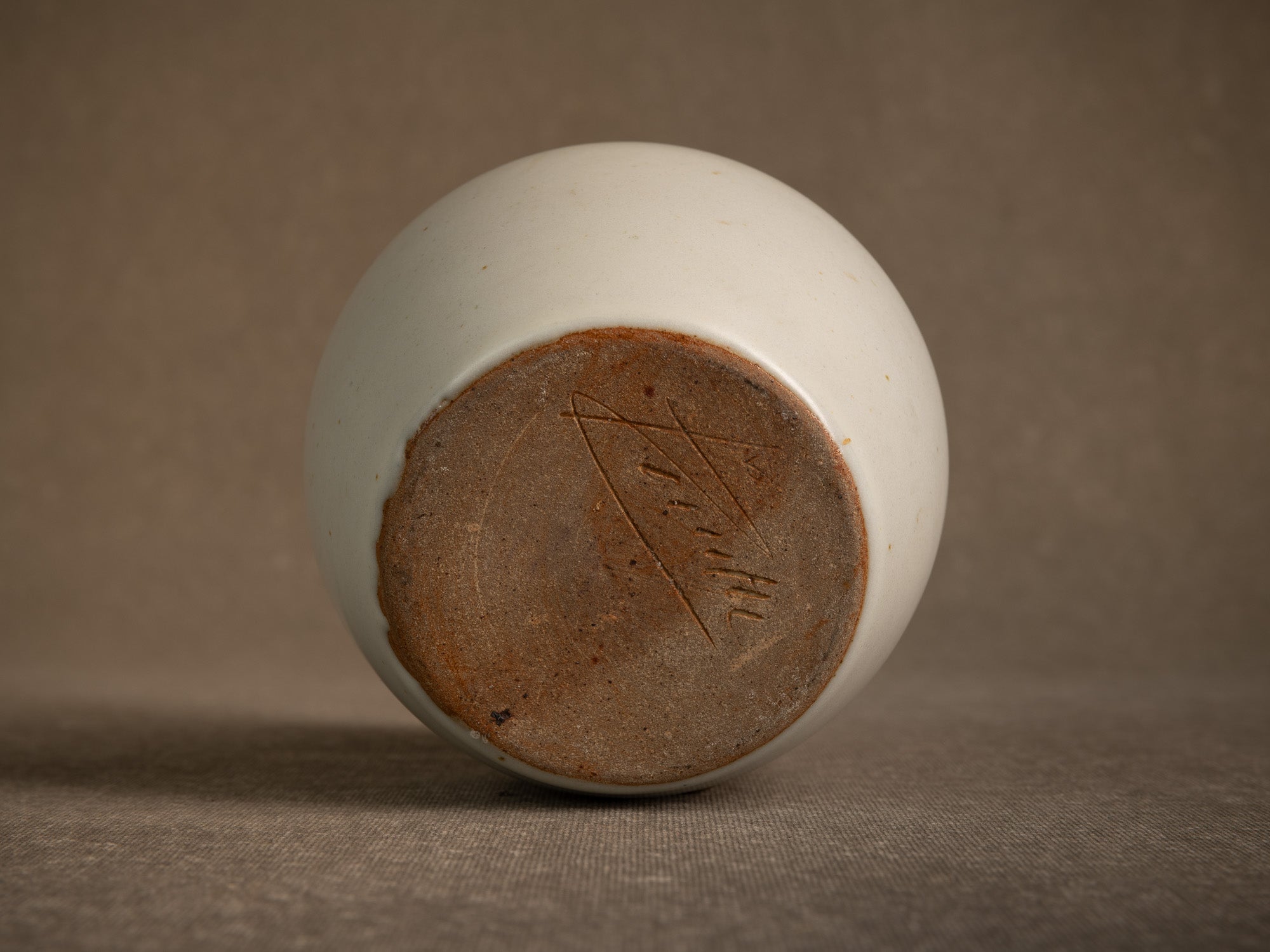 Vase boule en grès par Léon Pointu, France (vers 1930)..Stoneware japonisme vase by Léon Pointu, France (circa 1930)
