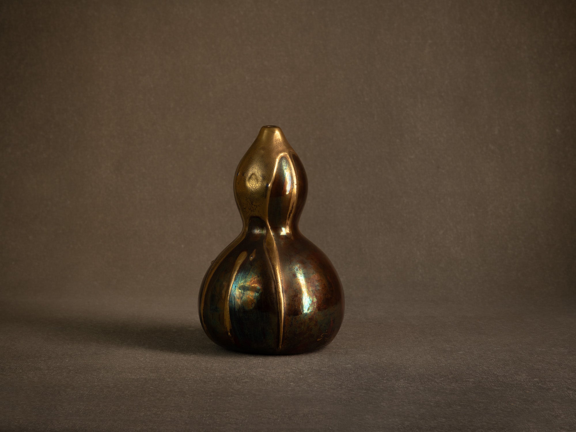 Remarquable vase Art Nouveau hyotan lustré à l'imitation des kintsugi signé G. Legrand, France (vers 1910-15)..Oustanding lustered japonisme double gourd vase by R.Legrand, France (circa 1910-15)
