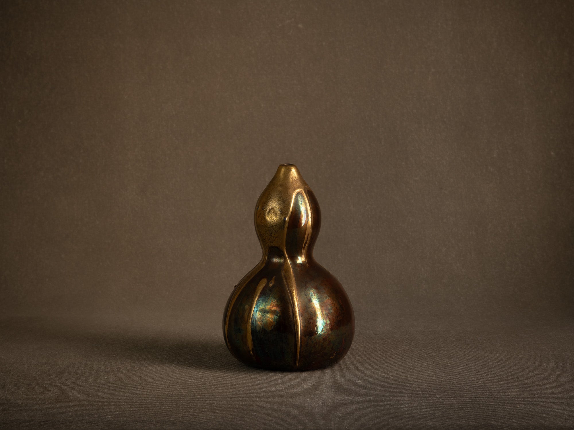 Remarquable vase Art Nouveau hyotan lustré à l'imitation des kintsugi signé G. Legrand, France (vers 1910-15)..Oustanding lustered japonisme double gourd vase by R.Legrand, France (circa 1910-15)