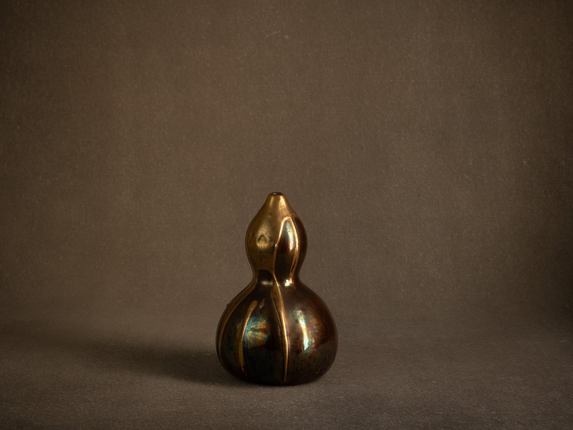 Remarquable vase Art Nouveau hyotan lustré à l'imitation des kintsugi signé G. Legrand, France (vers 1910-15)..Oustanding lustered japonisme double gourd vase by R.Legrand, France (circa 1910-15)