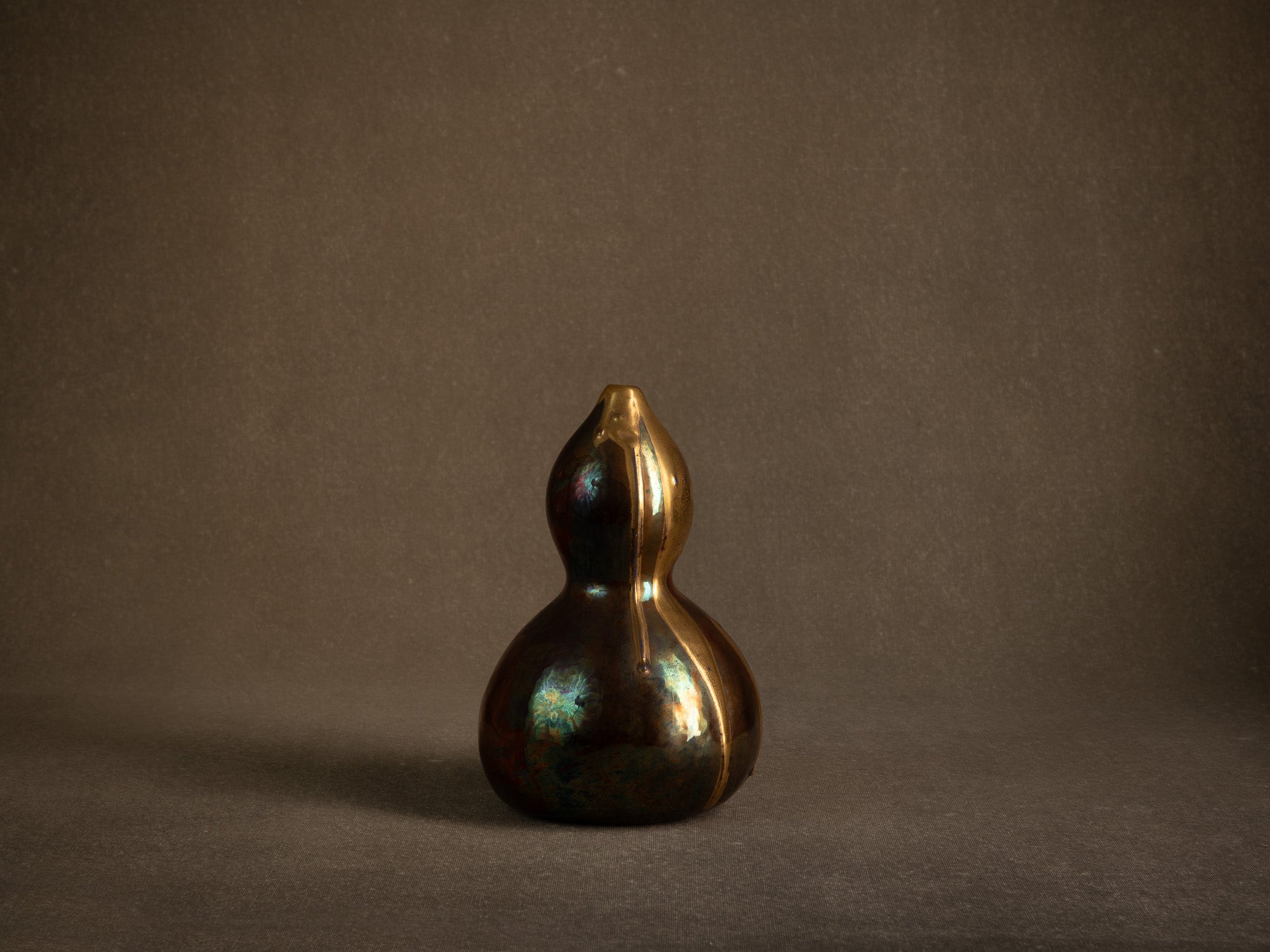 Remarquable vase Art Nouveau hyotan lustré à l'imitation des kintsugi signé G. Legrand, France (vers 1910-15)..Oustanding lustered japonisme double gourd vase by R.Legrand, France (circa 1910-15)