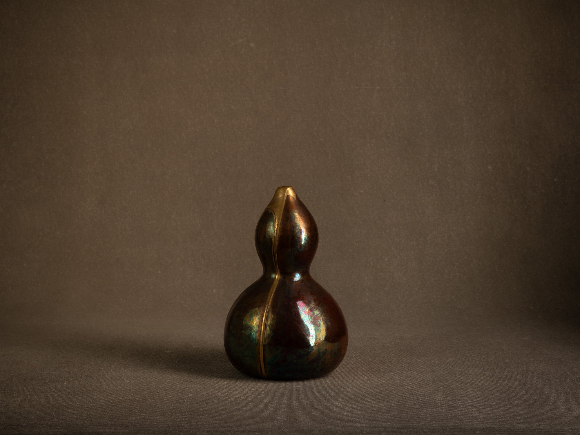 Remarquable vase Art Nouveau hyotan lustré à l'imitation des kintsugi signé G. Legrand, France (vers 1910-15)..Oustanding lustered japonisme double gourd vase by R.Legrand, France (circa 1910-15)