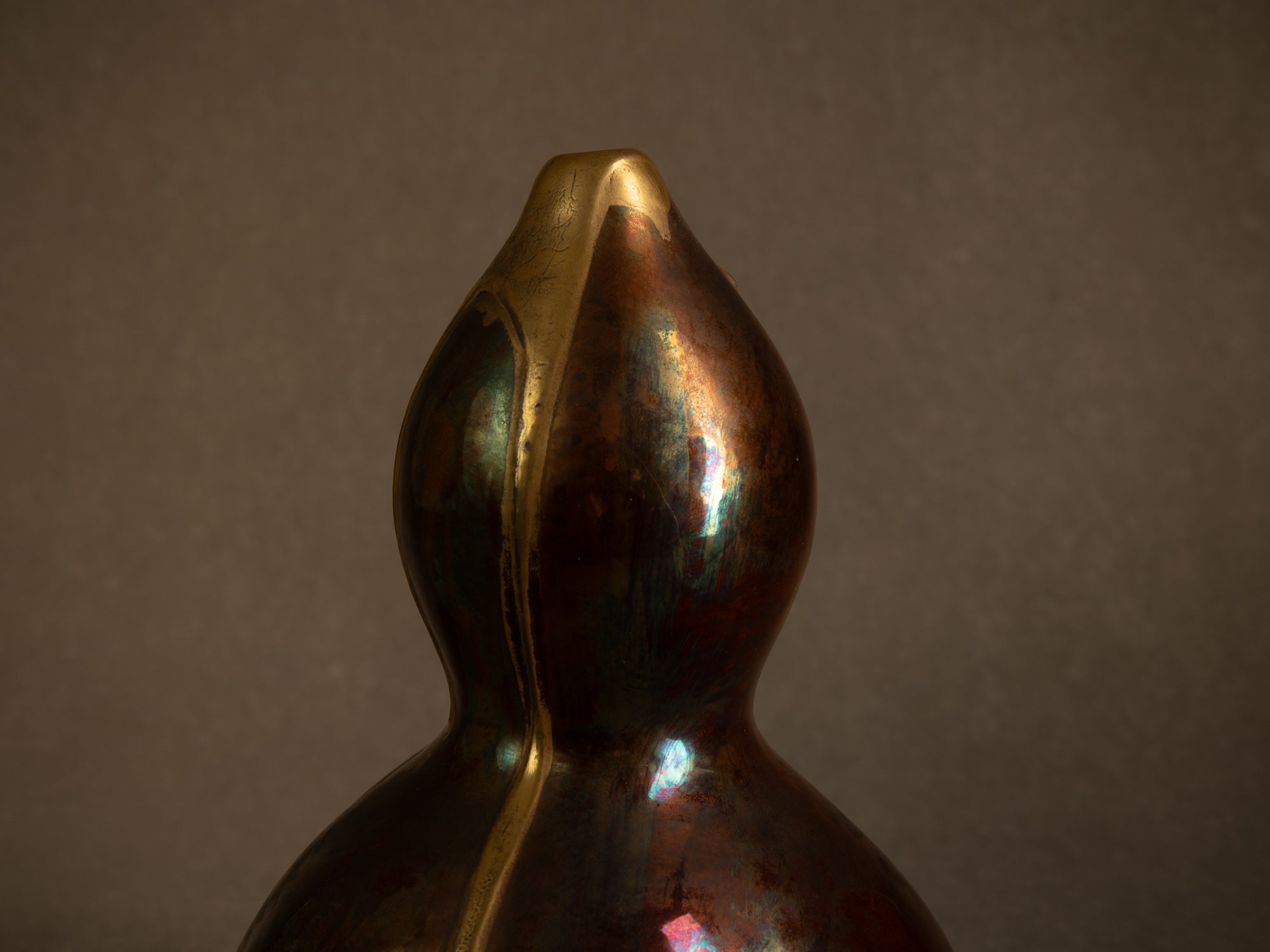 Remarquable vase Art Nouveau hyotan lustré à l'imitation des kintsugi signé G. Legrand, France (vers 1910-15)..Oustanding lustered japonisme double gourd vase by R.Legrand, France (circa 1910-15)