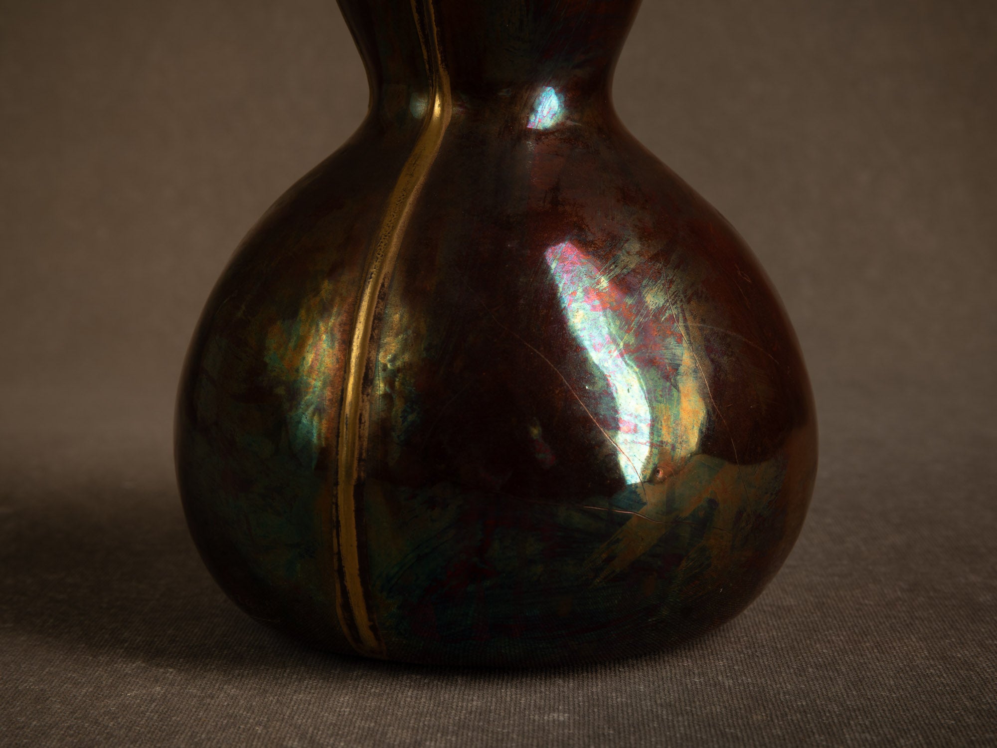 Remarquable vase Art Nouveau hyotan lustré à l'imitation des kintsugi signé G. Legrand, France (vers 1910-15)..Oustanding lustered japonisme double gourd vase by R.Legrand, France (circa 1910-15)