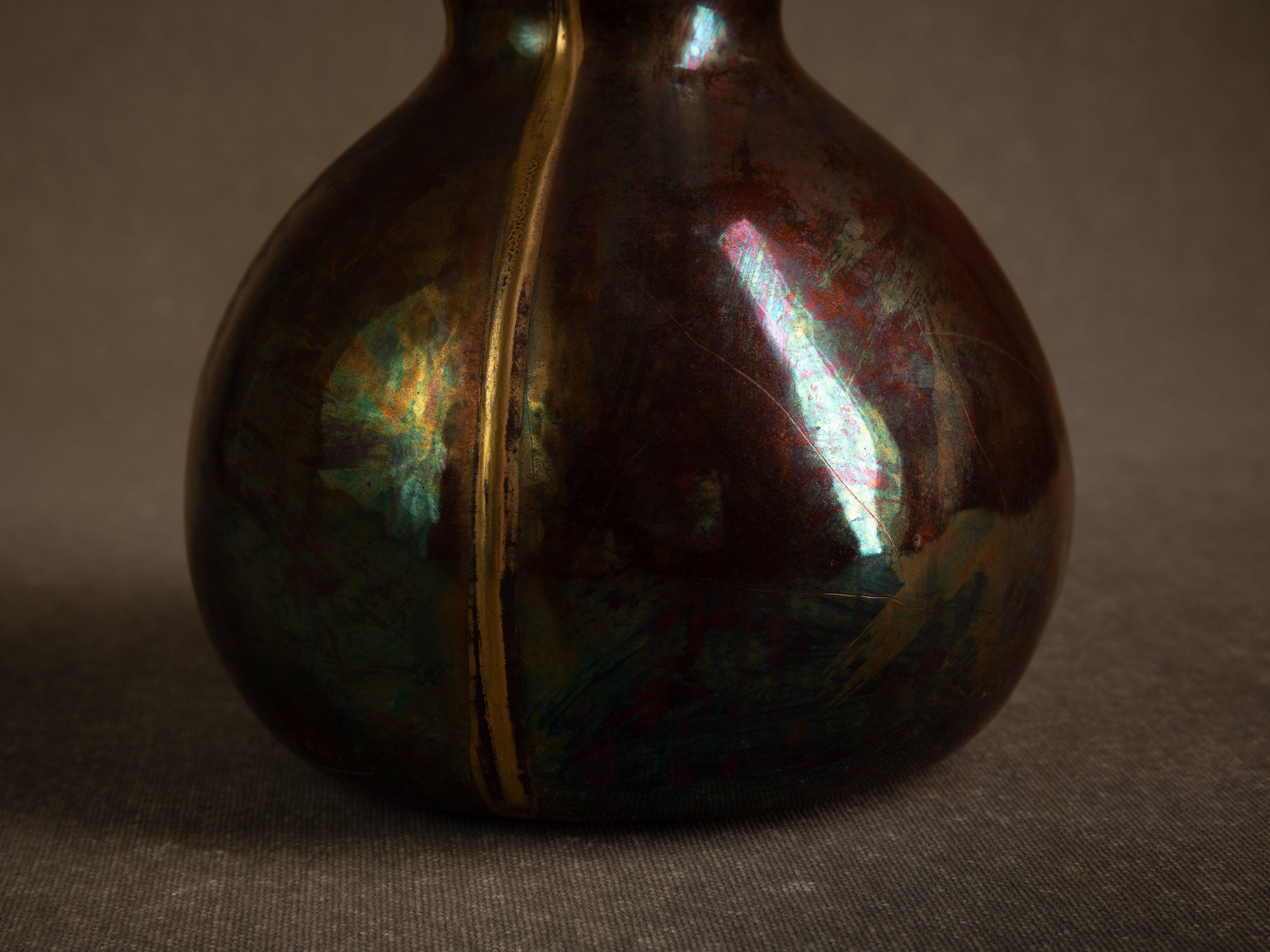 Remarquable vase Art Nouveau hyotan lustré à l'imitation des kintsugi signé G. Legrand, France (vers 1910-15)..Oustanding lustered japonisme double gourd vase by R.Legrand, France (circa 1910-15)