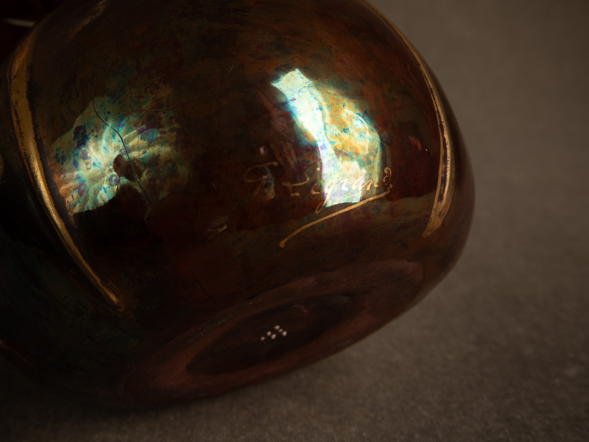 Remarquable vase Art Nouveau hyotan lustré à l'imitation des kintsugi signé G. Legrand, France (vers 1910-15)..Oustanding lustered japonisme double gourd vase by R.Legrand, France (circa 1910-15)