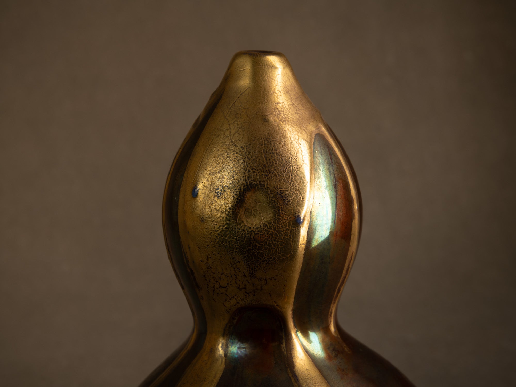Remarquable vase Art Nouveau hyotan lustré à l'imitation des kintsugi signé G. Legrand, France (vers 1910-15)..Oustanding lustered japonisme double gourd vase by R.Legrand, France (circa 1910-15)
