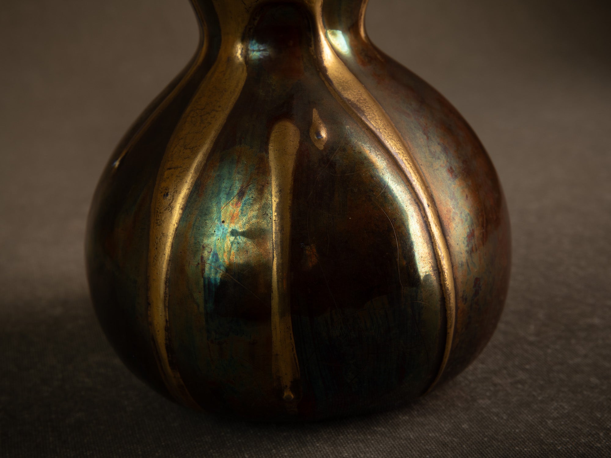 Remarquable vase Art Nouveau hyotan lustré à l'imitation des kintsugi signé G. Legrand, France (vers 1910-15)..Oustanding lustered japonisme double gourd vase by R.Legrand, France (circa 1910-15)