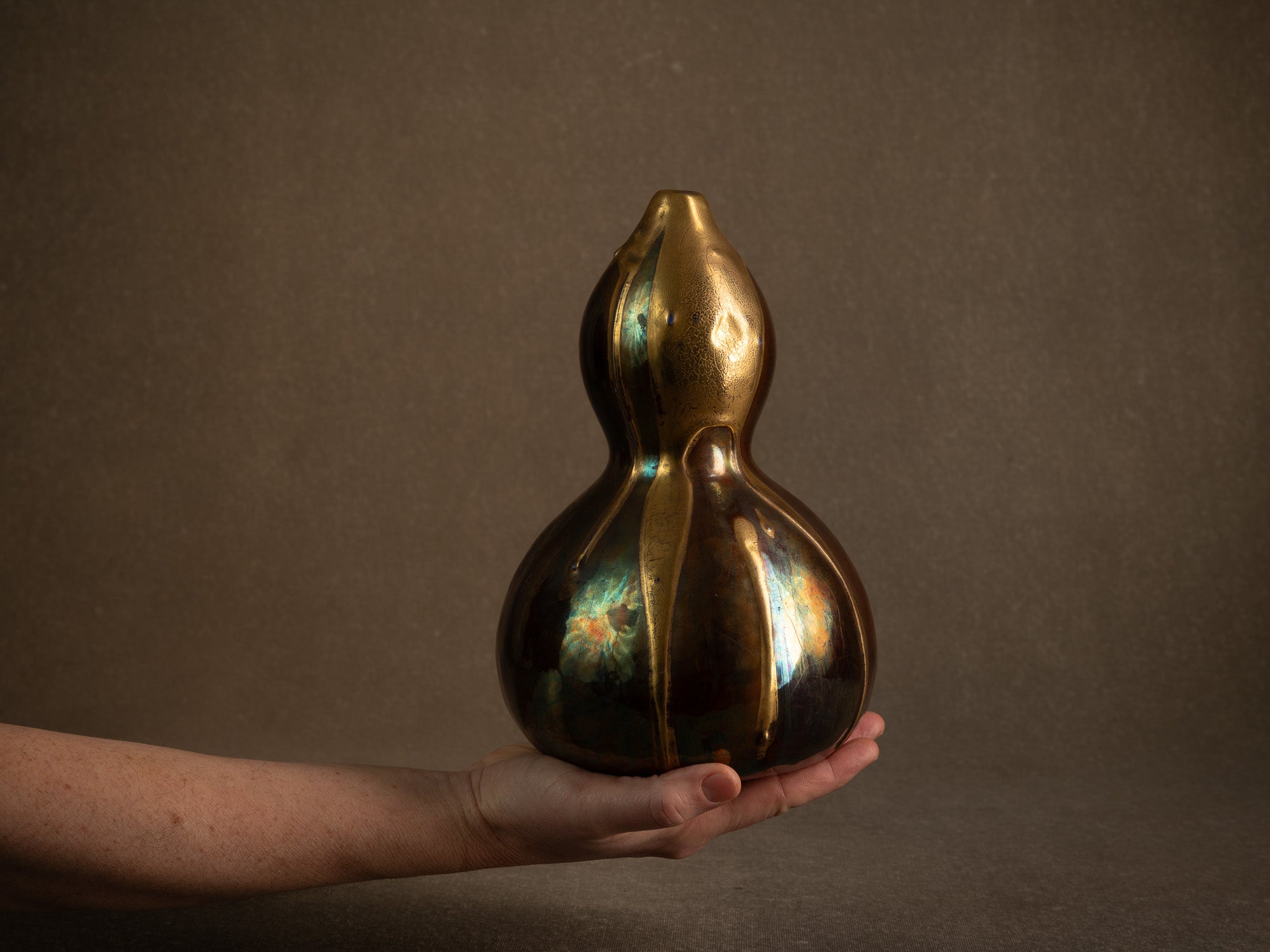 Remarquable vase Art Nouveau hyotan lustré à l'imitation des kintsugi signé G. Legrand, France (vers 1910-15)..Oustanding lustered japonisme double gourd vase by R.Legrand, France (circa 1910-15)