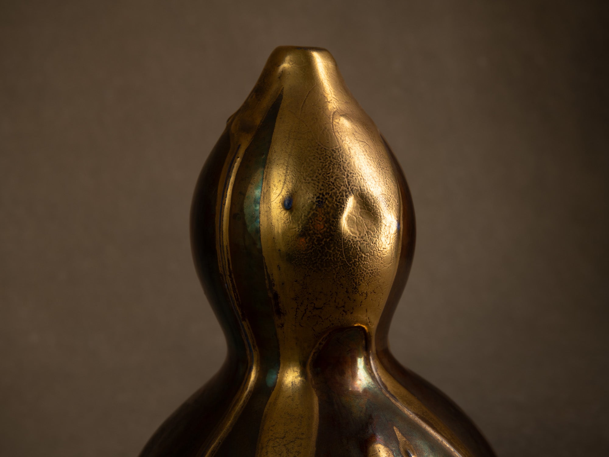 Remarquable vase Art Nouveau hyotan lustré à l'imitation des kintsugi signé G. Legrand, France (vers 1910-15)..Oustanding lustered japonisme double gourd vase by R.Legrand, France (circa 1910-15)