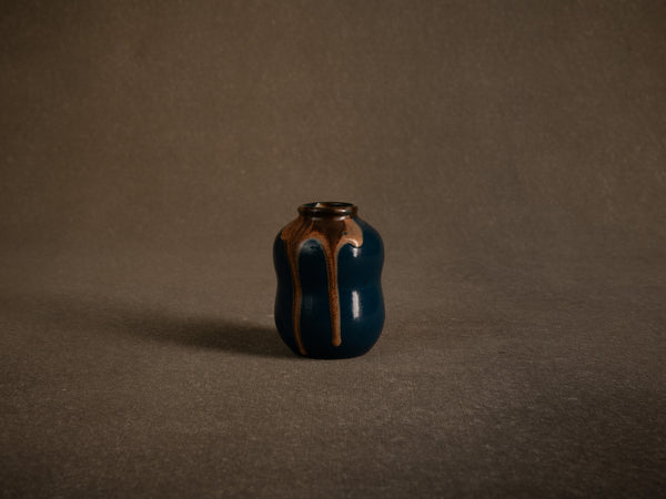 Cha‑ire, pot à poussière de thé en grès par Léon Pointu, France (vers 1930)..Chaire, stoneware tea dust pot by Léon Pointu, France (circa 1930)